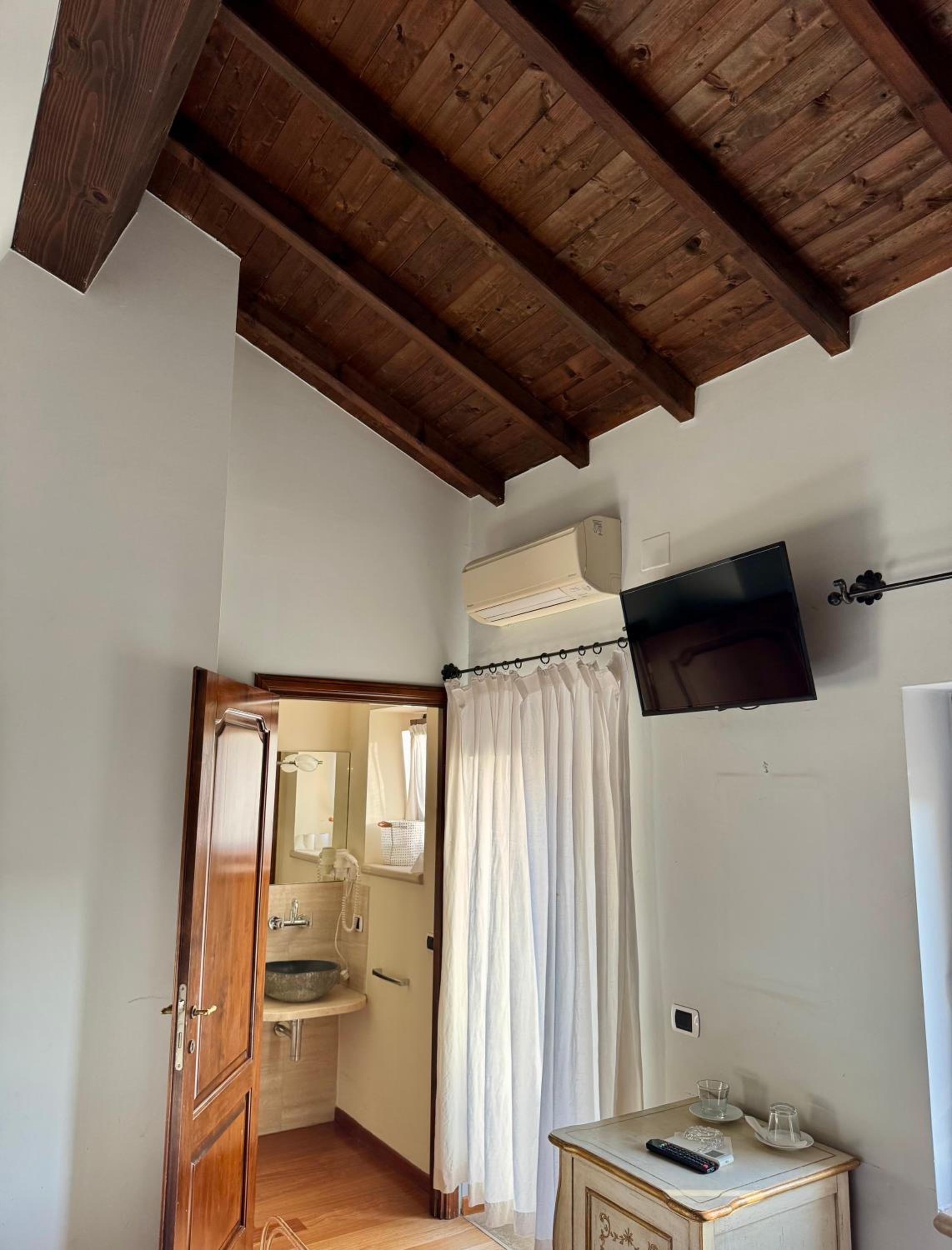 Junior Suite with Balcony photo 3