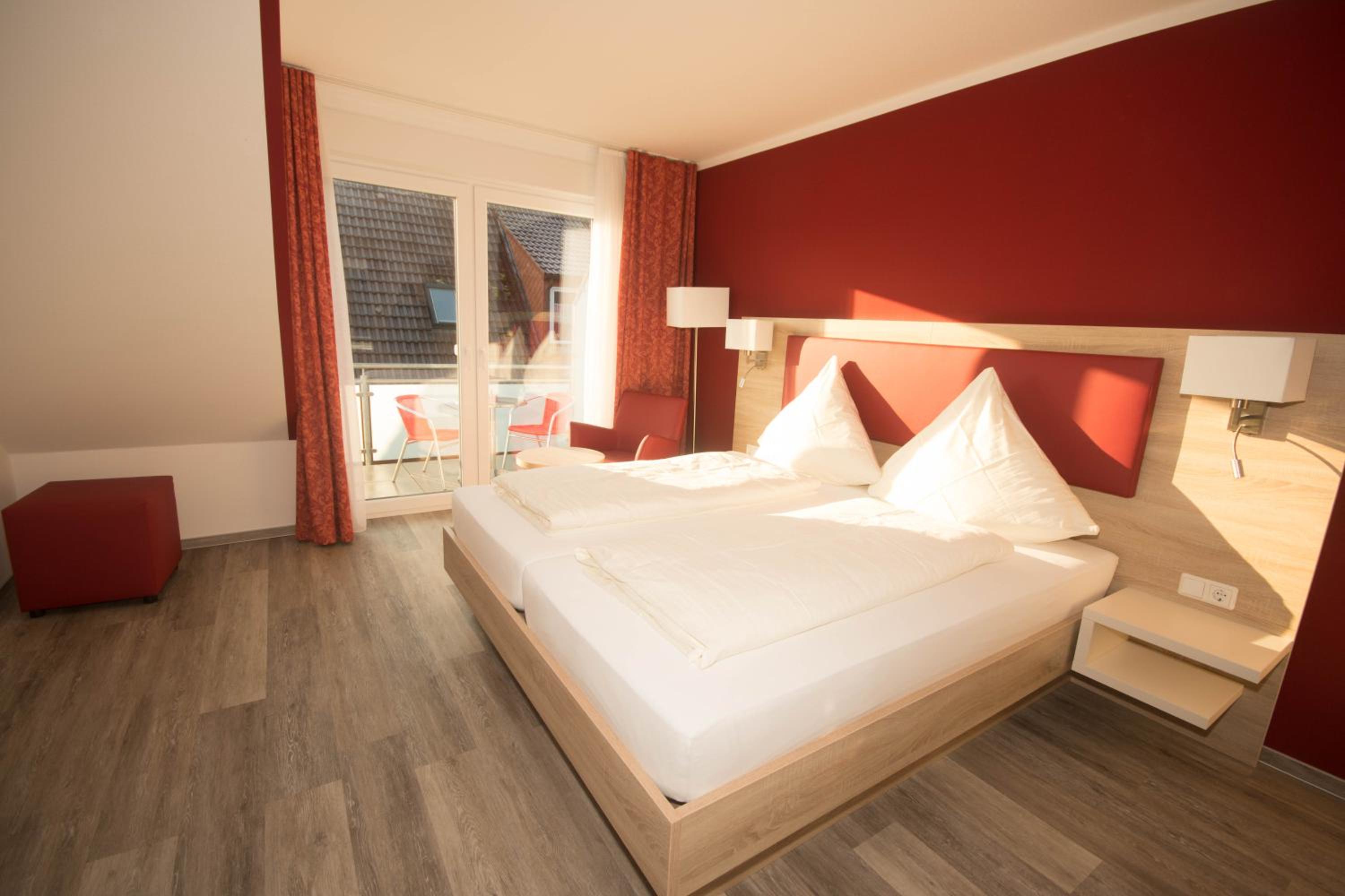Double Room with Balcony - Photo 4
