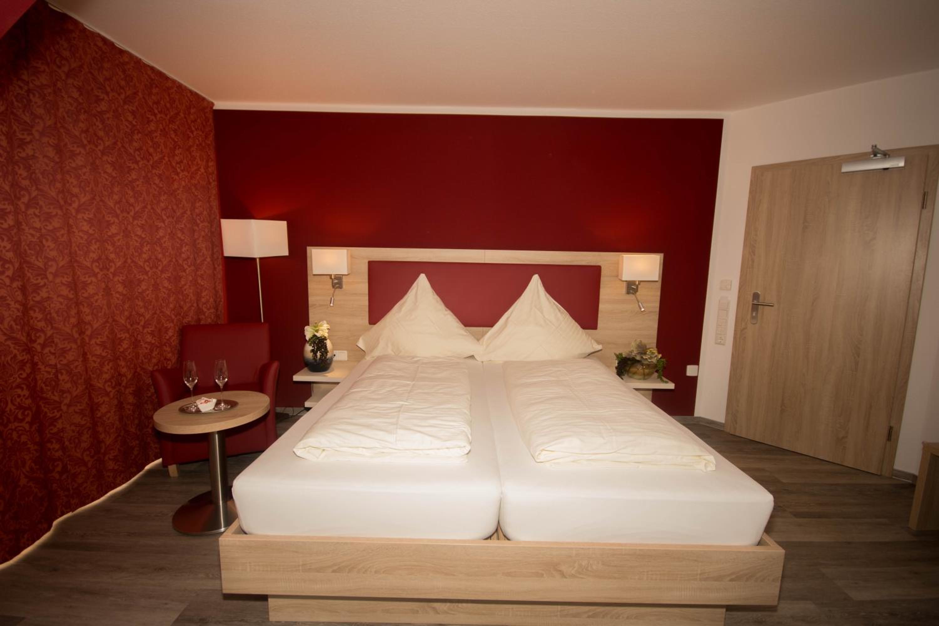 Double Room with Balcony - Photo 5