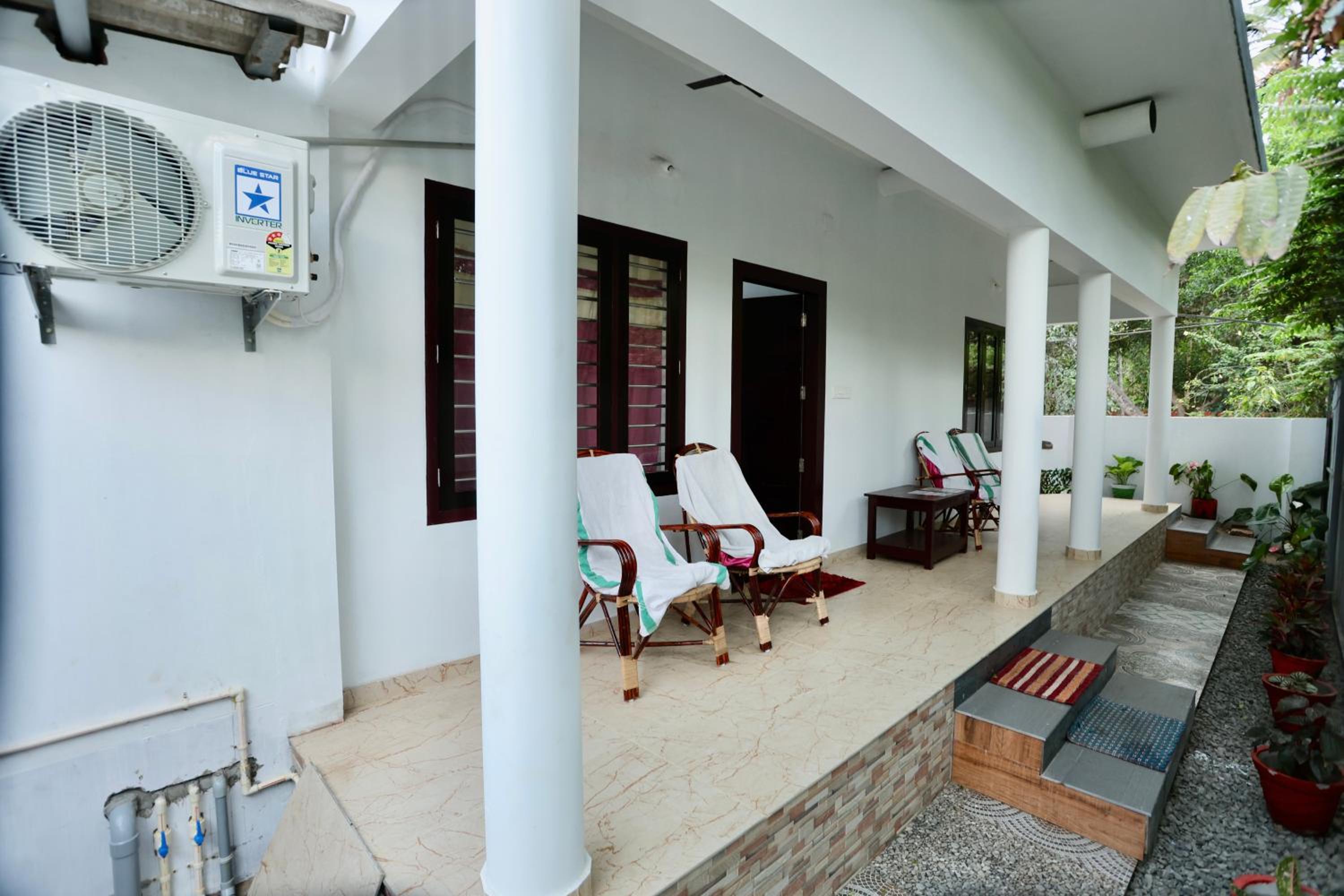 Double or Twin Room with Private Bathroom photo 2