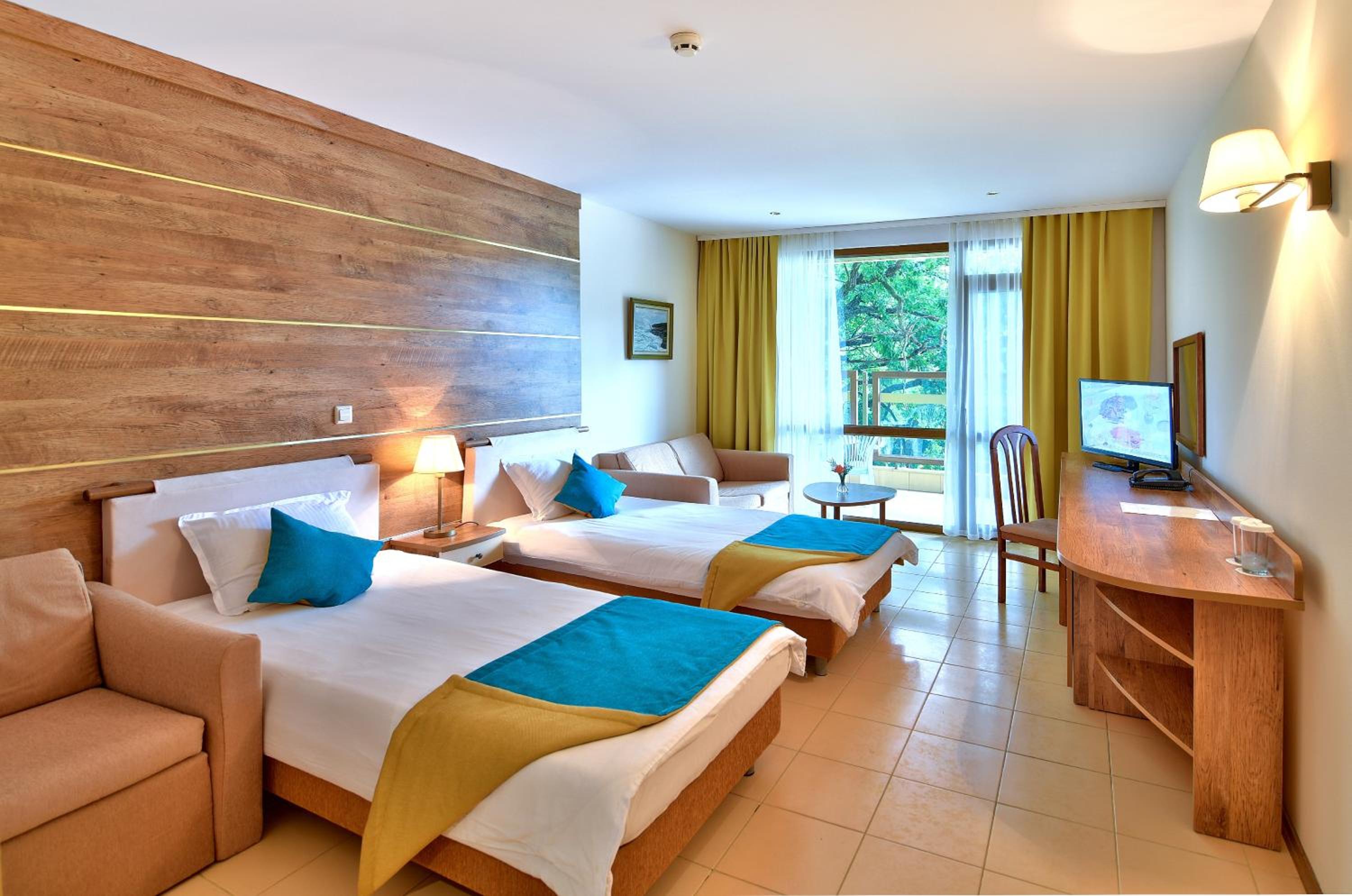 Double or Twin Room with Free Parking photo 2