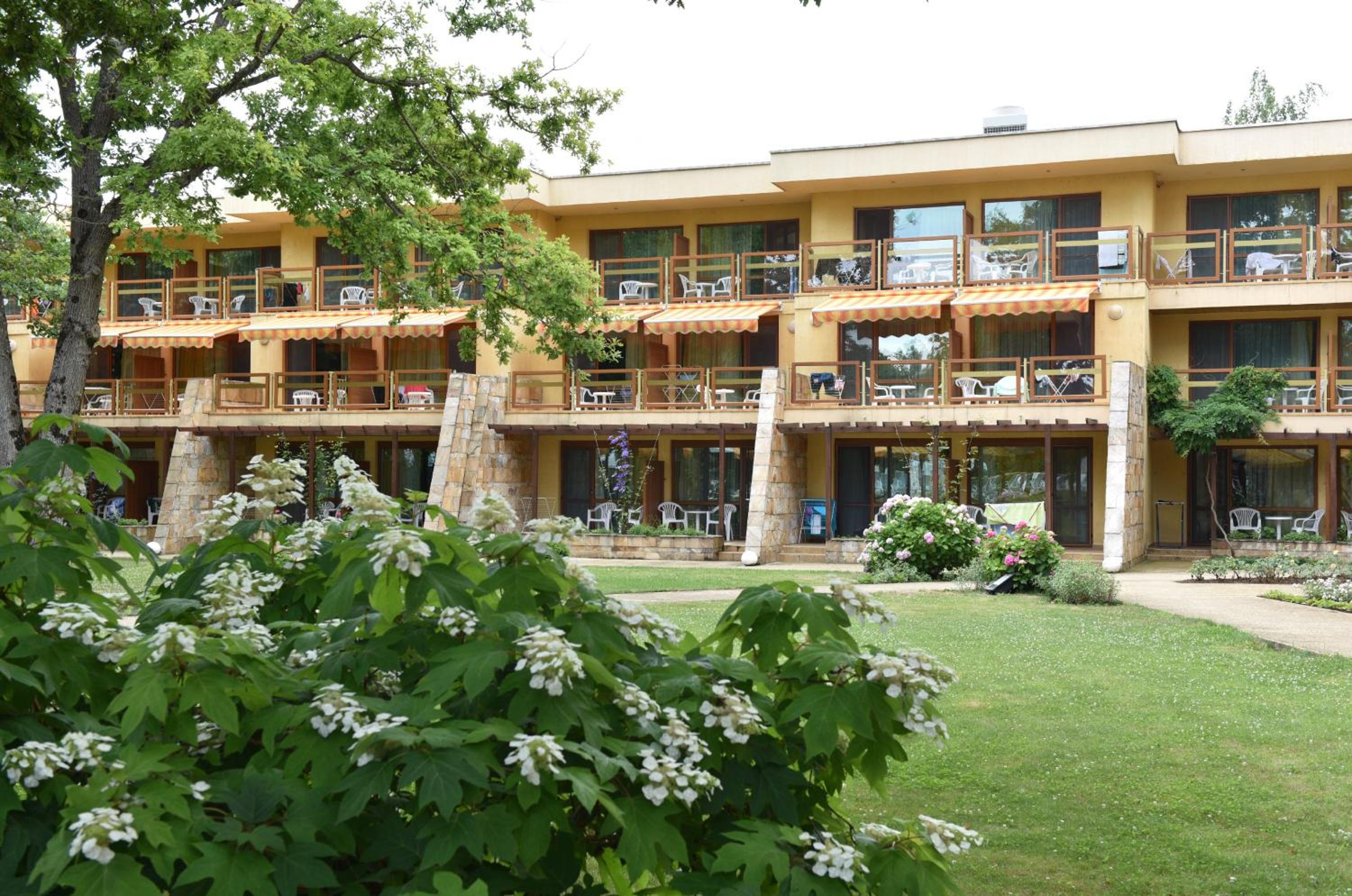 Double or Twin Room with Free Parking (2 Adults + 1 Child) photo 3