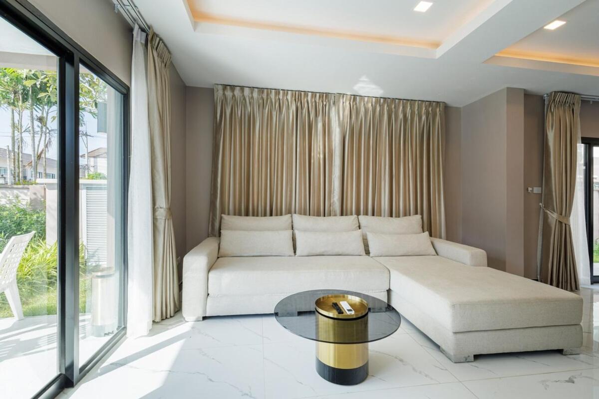Villa photo 2