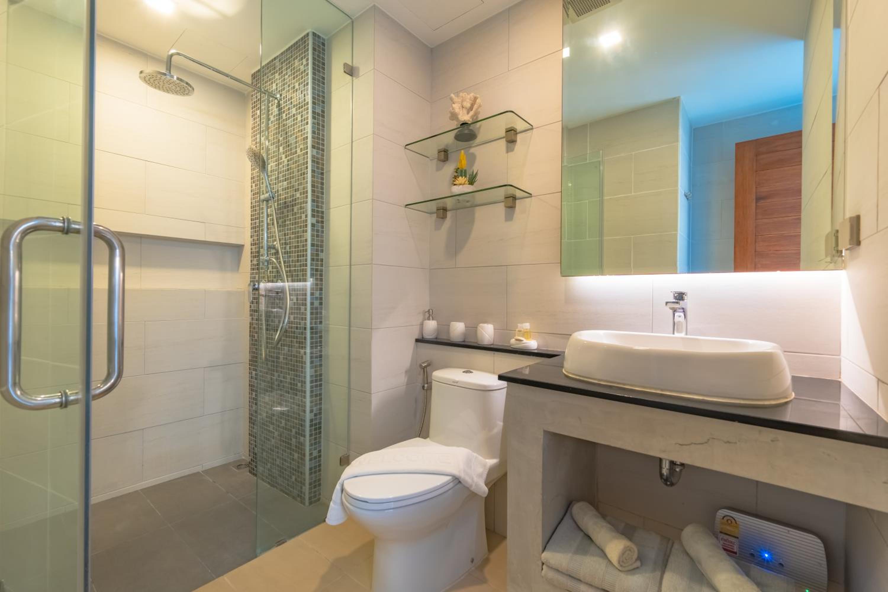 One-Bedroom Apartment with Balcony and Sea View photo 2