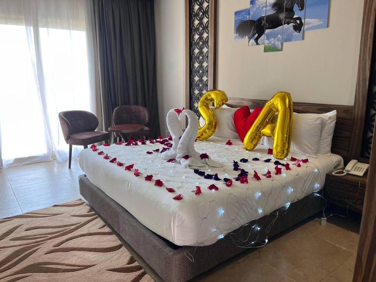 Deluxe Honeymoon Package