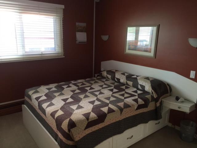 Double Room with Shared Bathroom photo 2