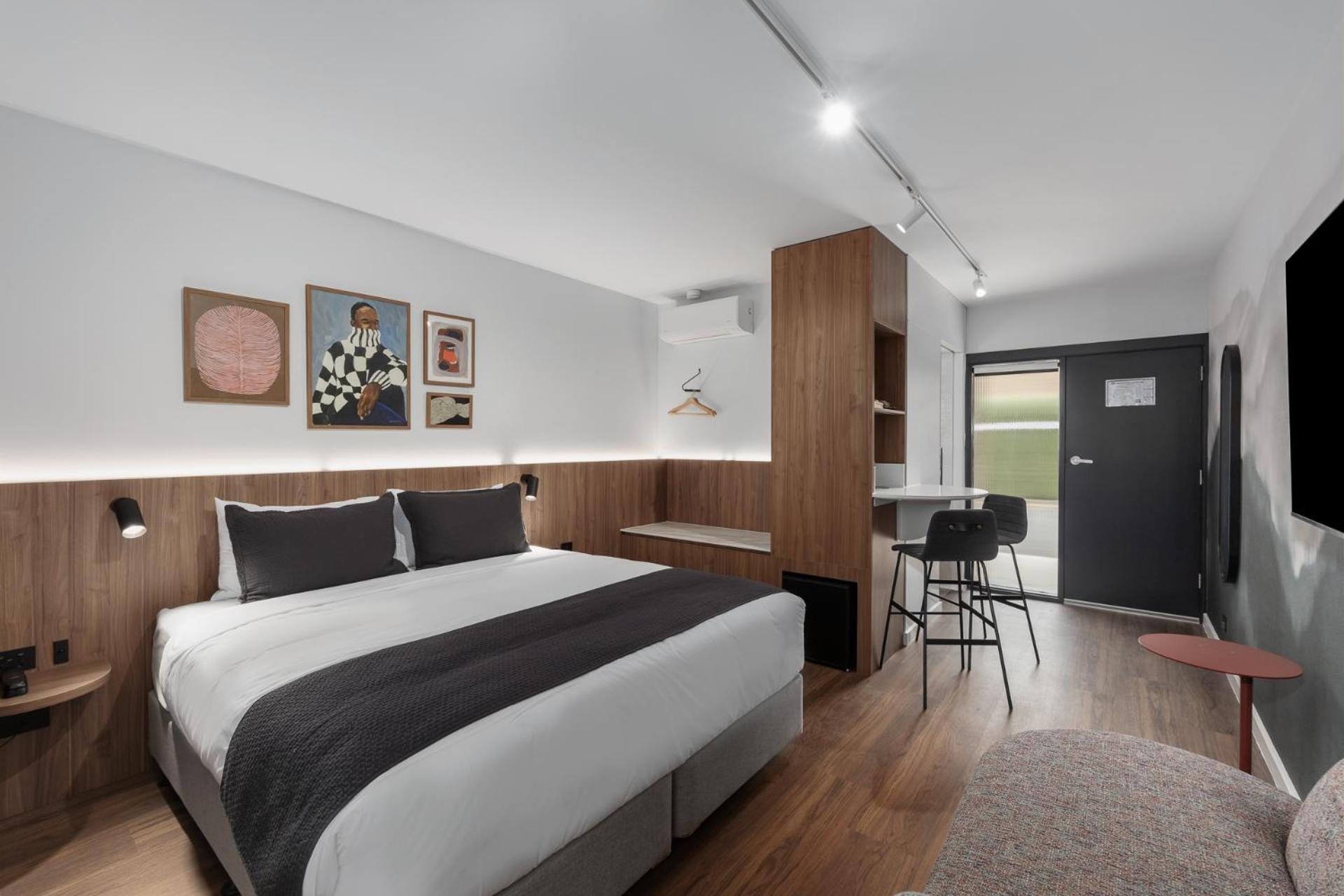 Deluxe King Room photo 1