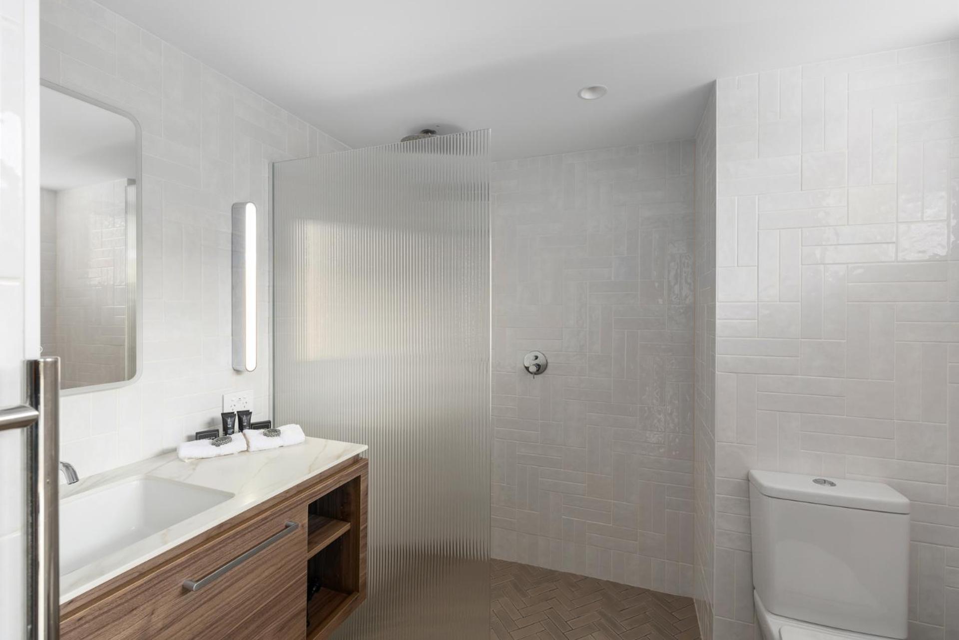 Deluxe King Room - Photo 1