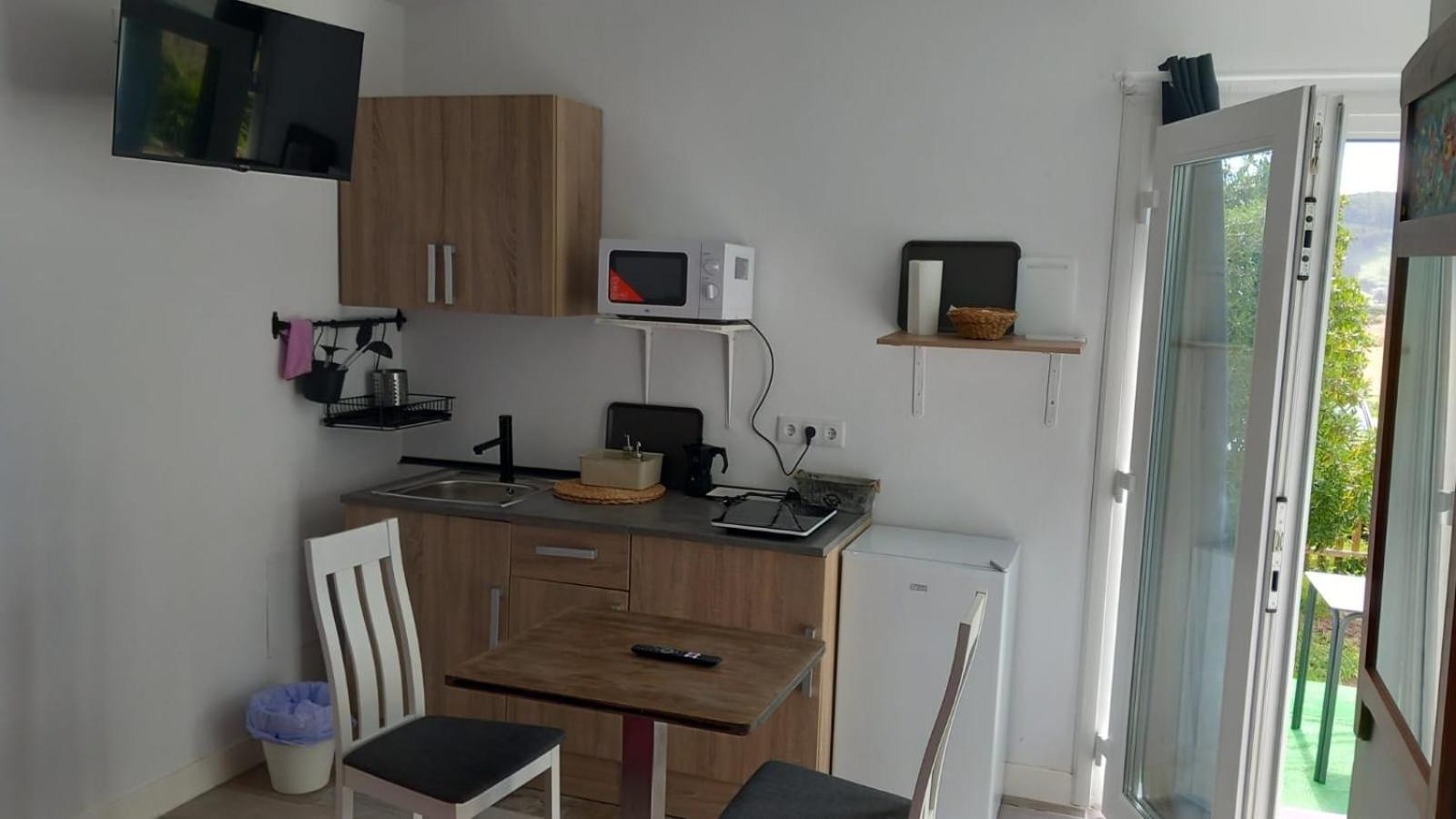 One-Bedroom Standard Apartment photo 2