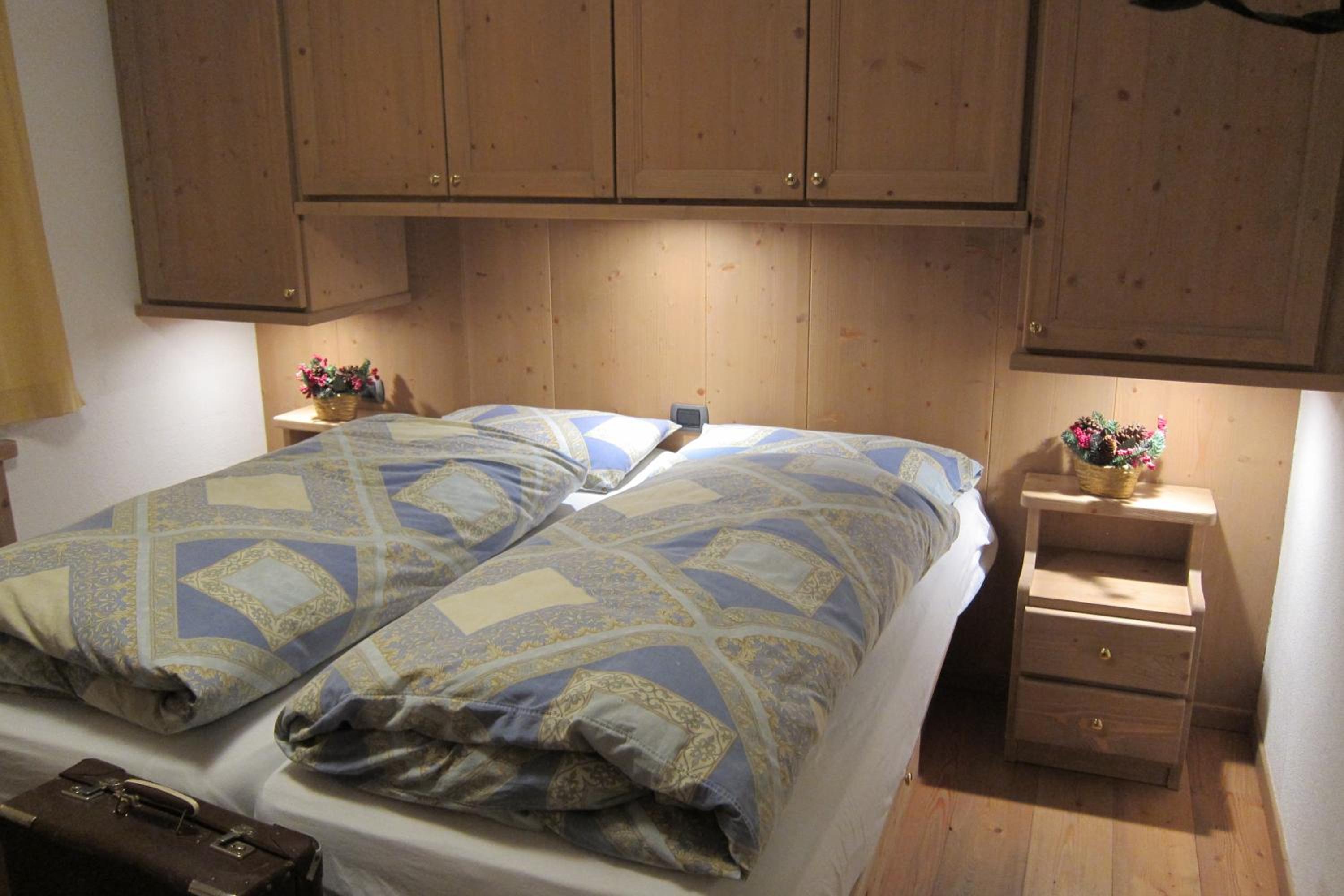 Two-Bedroom Apartment (4-6 Adults)