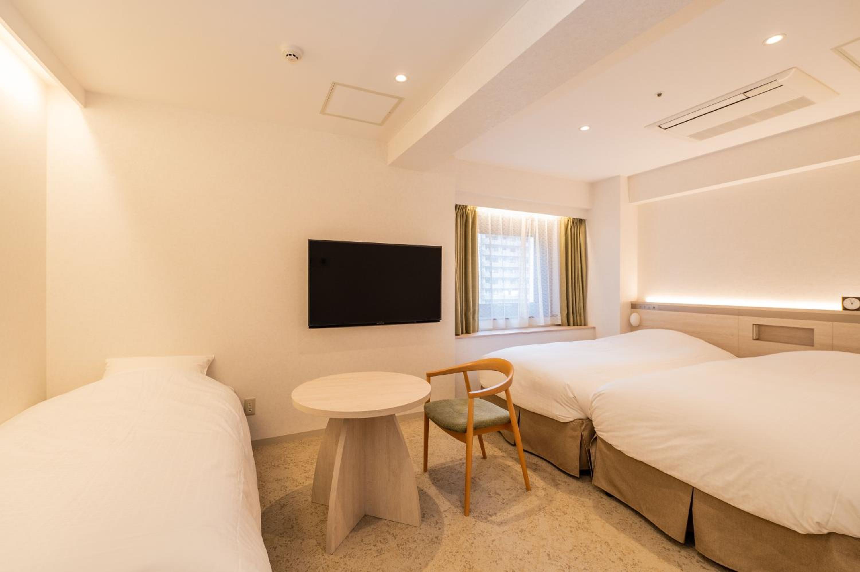 Deluxe Twin Room (3 Adults) - Main Building - Non Smoking