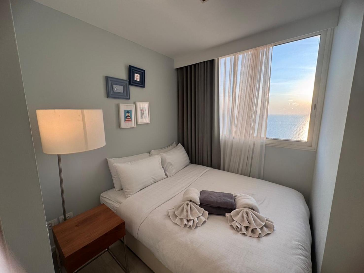 Three-Bedroom Premium Apartment with Balcony - Photo 4