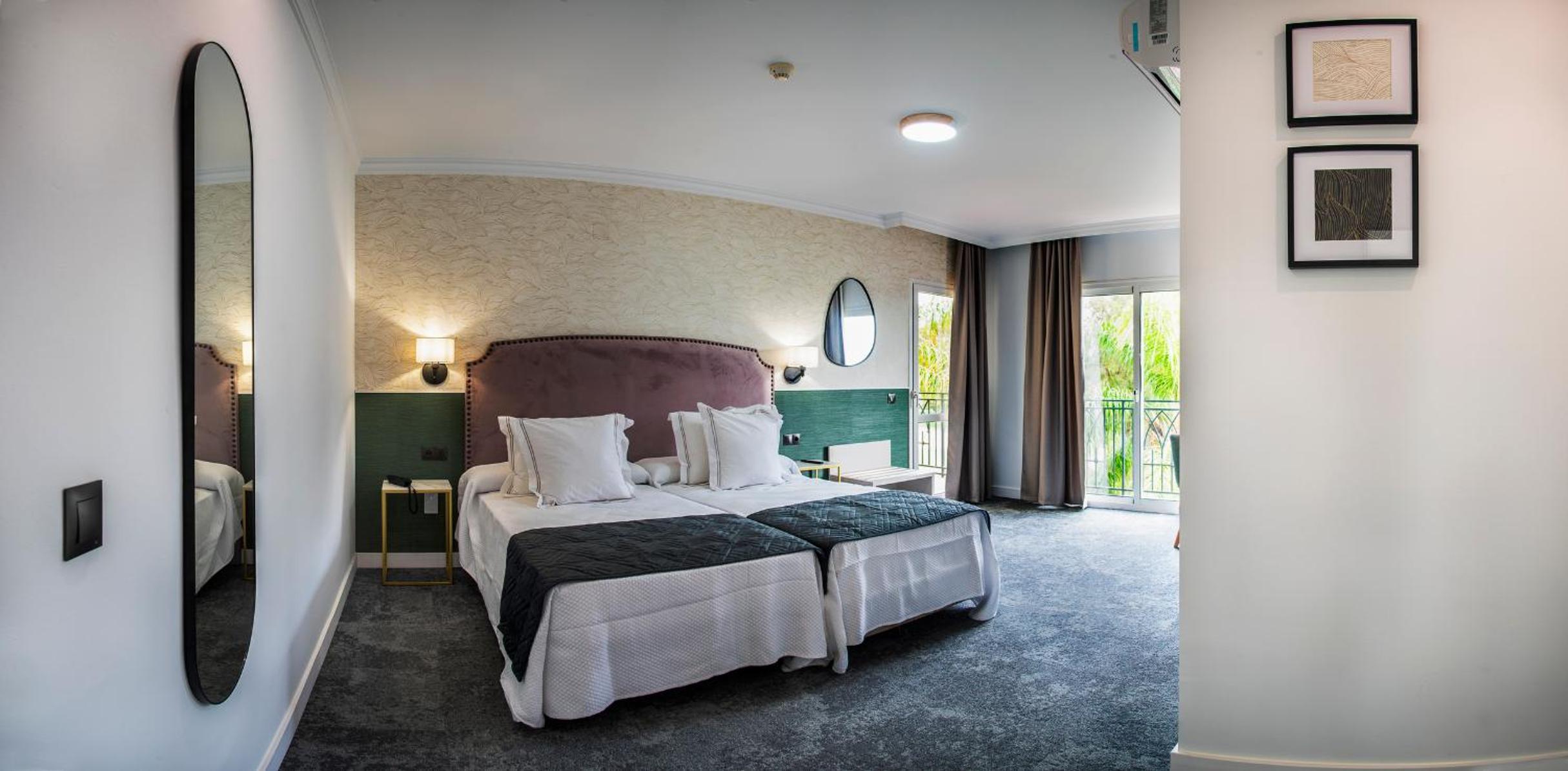 Superior King Room photo 2