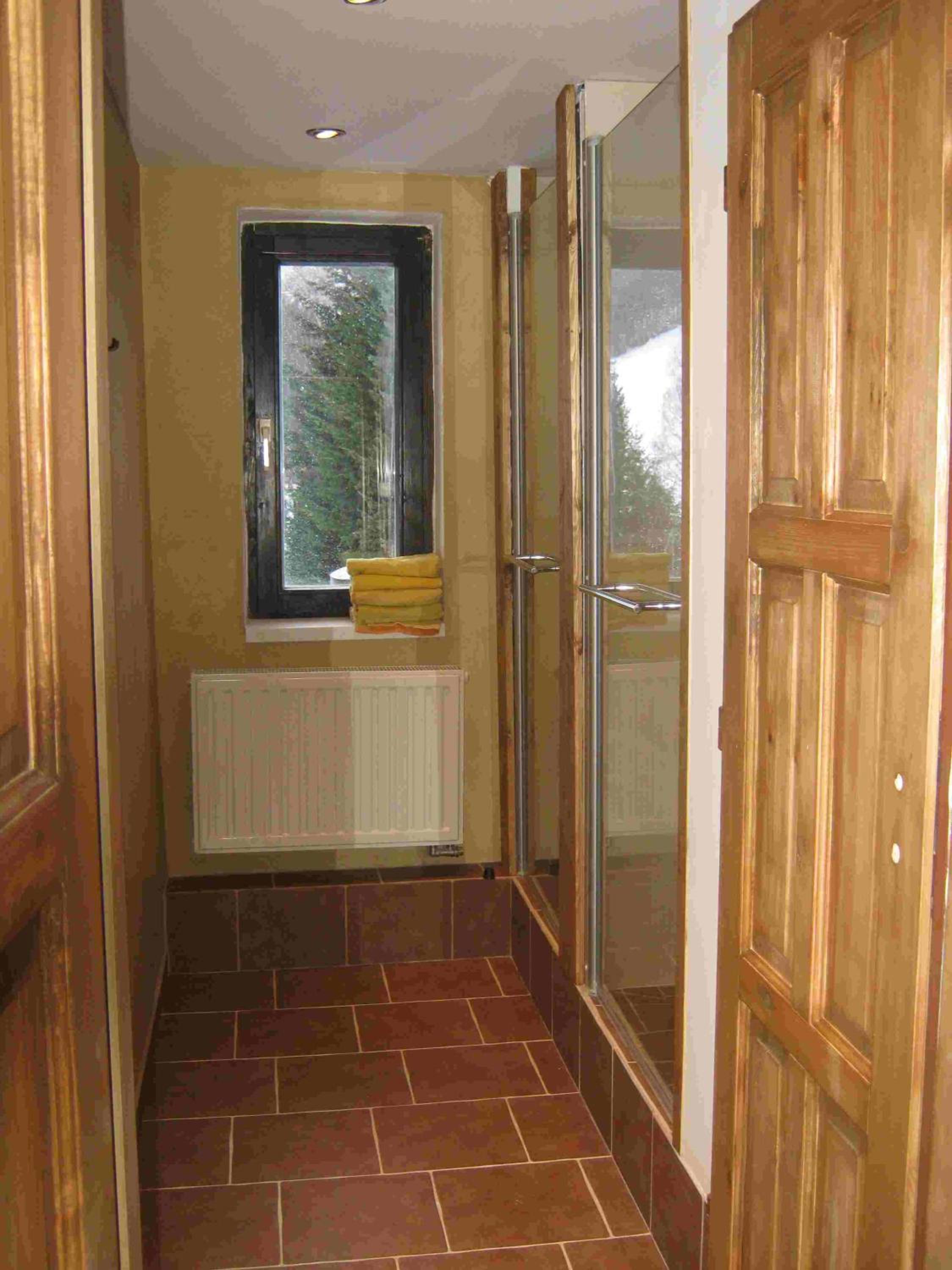 Economy Quadruple Room with Shared Bathroom photo 3