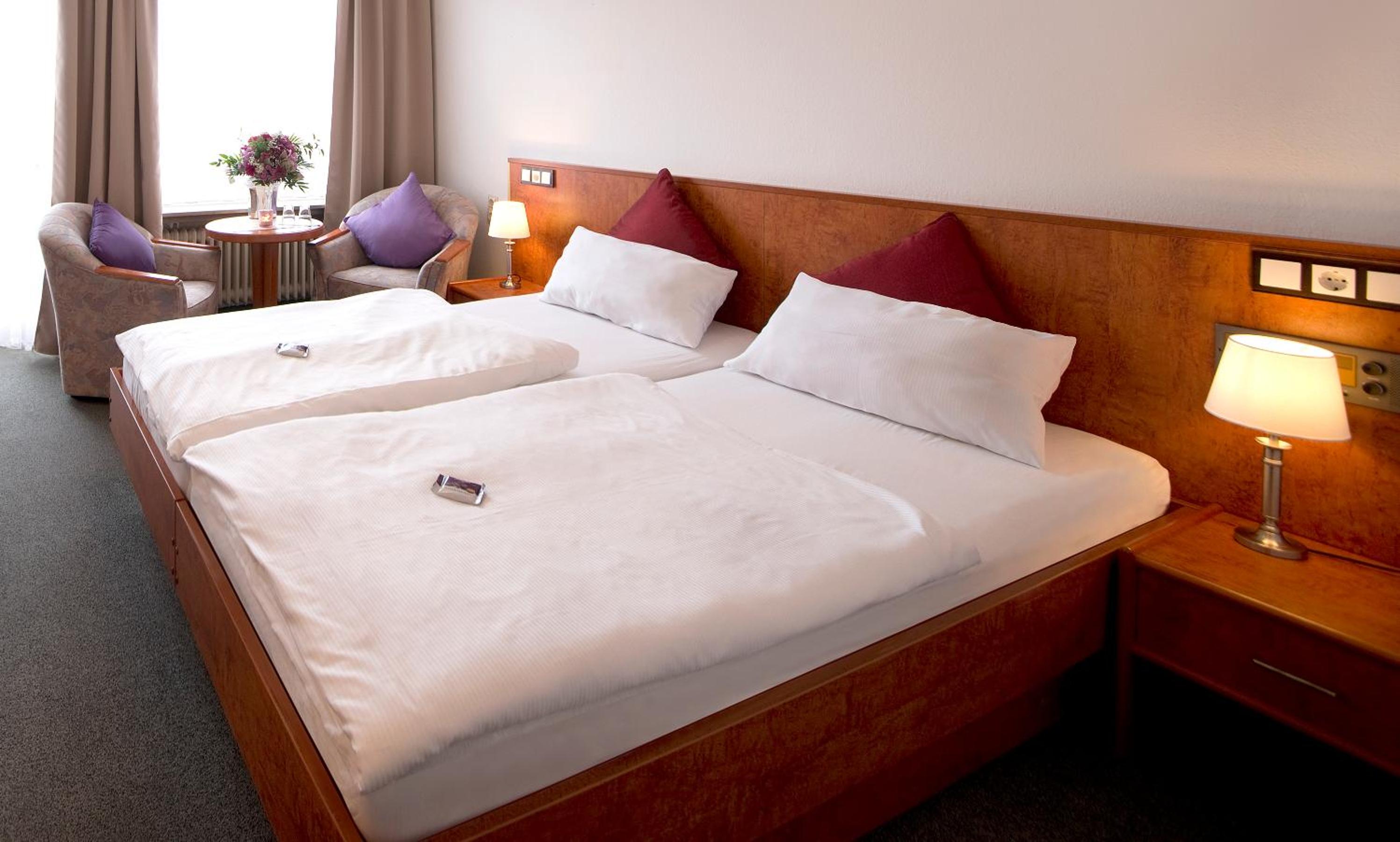 Budget Double Room - Photo 8