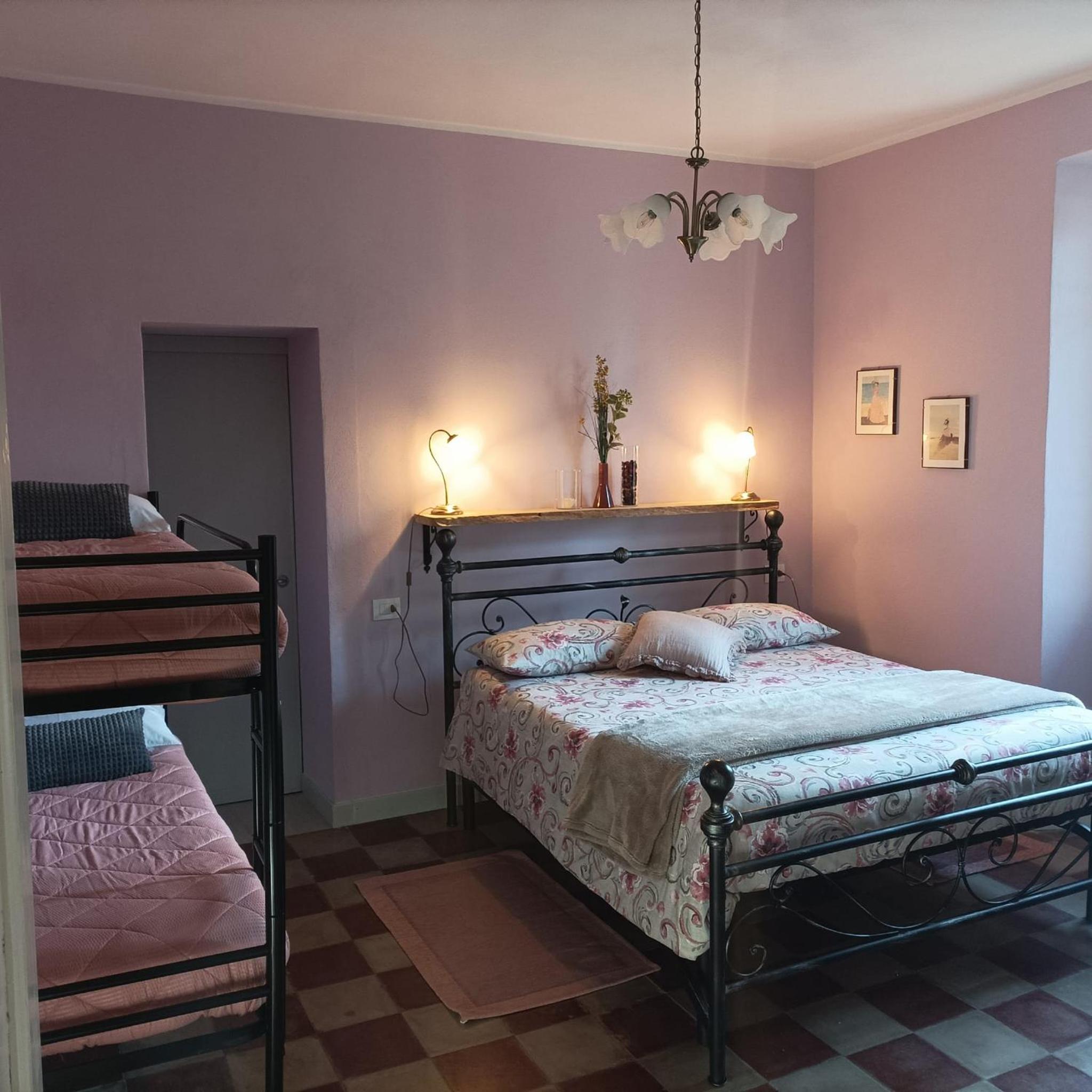 Deluxe King Room with Private Internal Bathroom photo 1