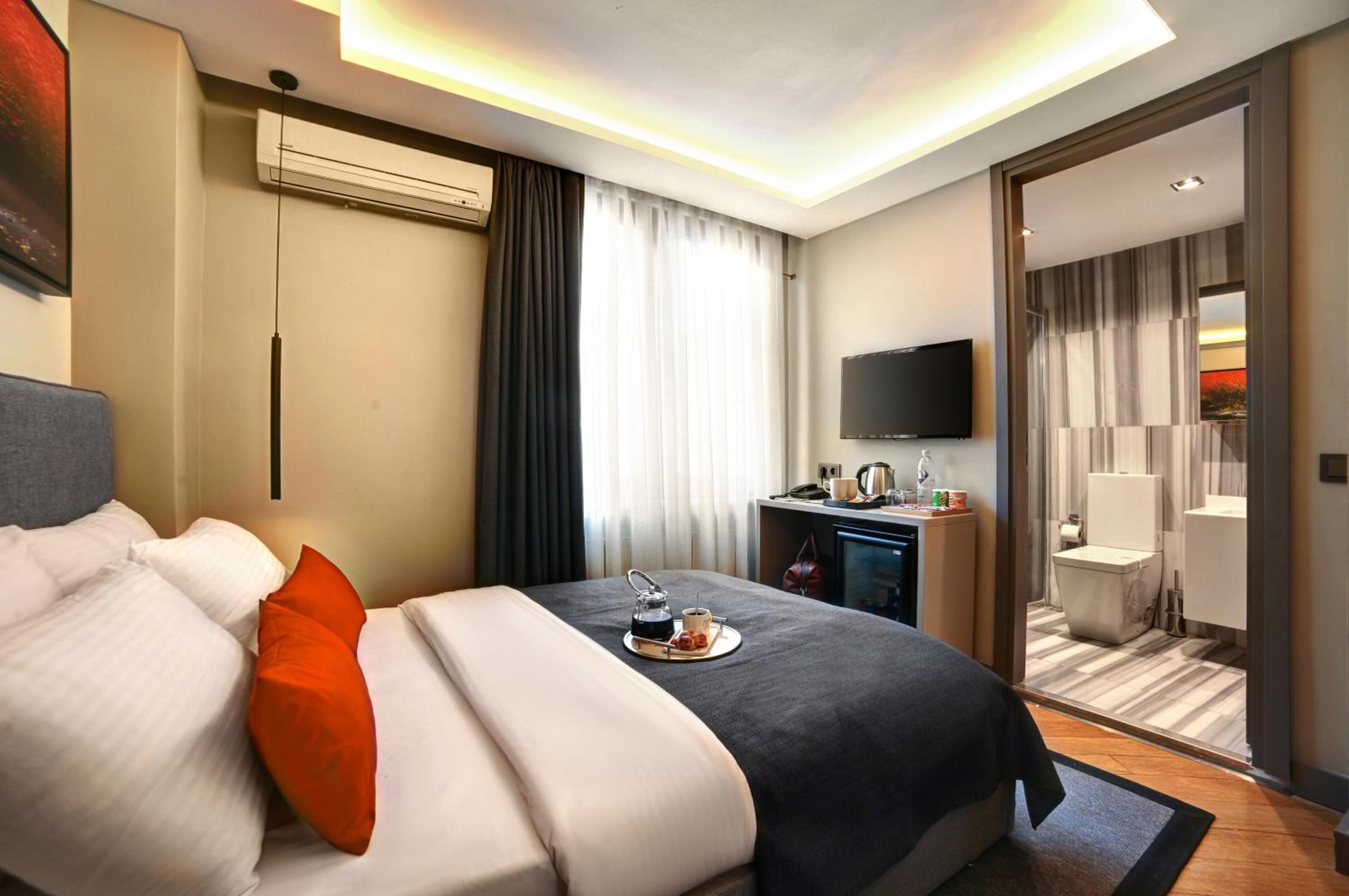 Budget Double Room photo 2