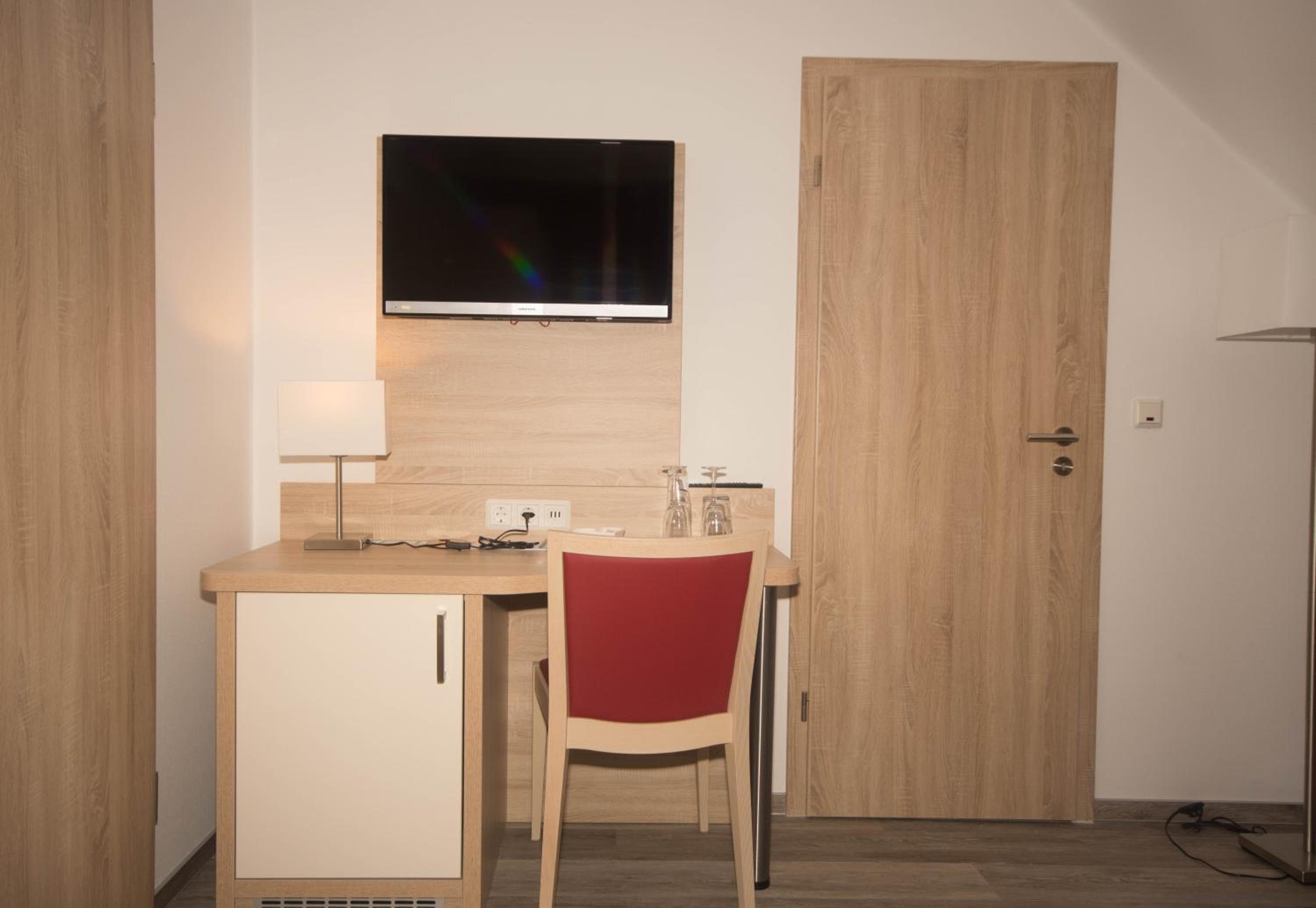 Double Room with Balcony - Photo 6