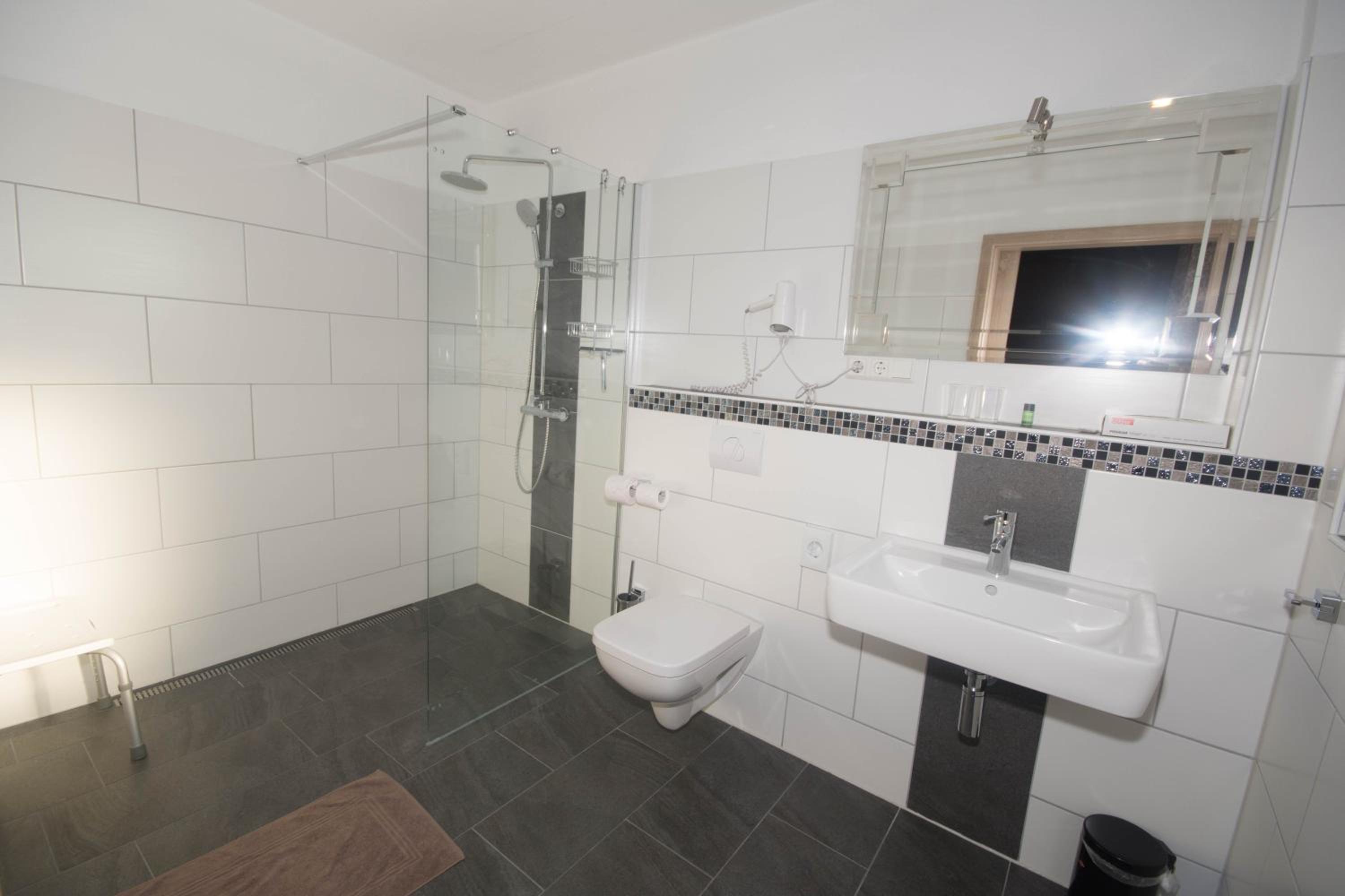 Double Room with Balcony - Photo 7
