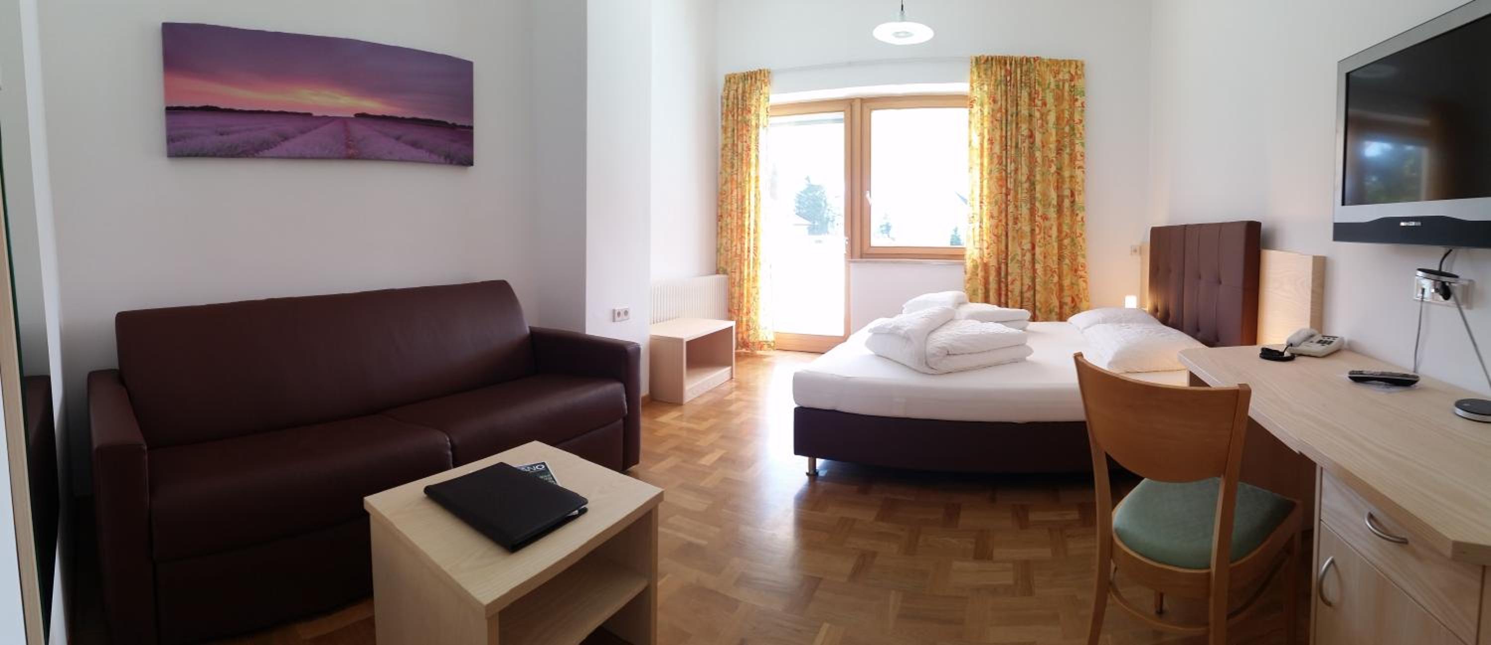 Deluxe Twin/Double Room - Photo 1