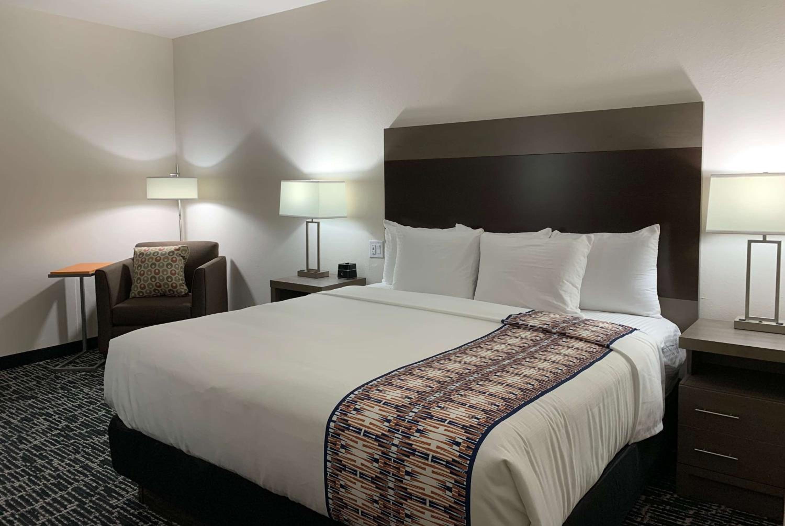King Room with Roll-In Shower - Mobility/Hearing Accessible - Non-Smoking photo 1