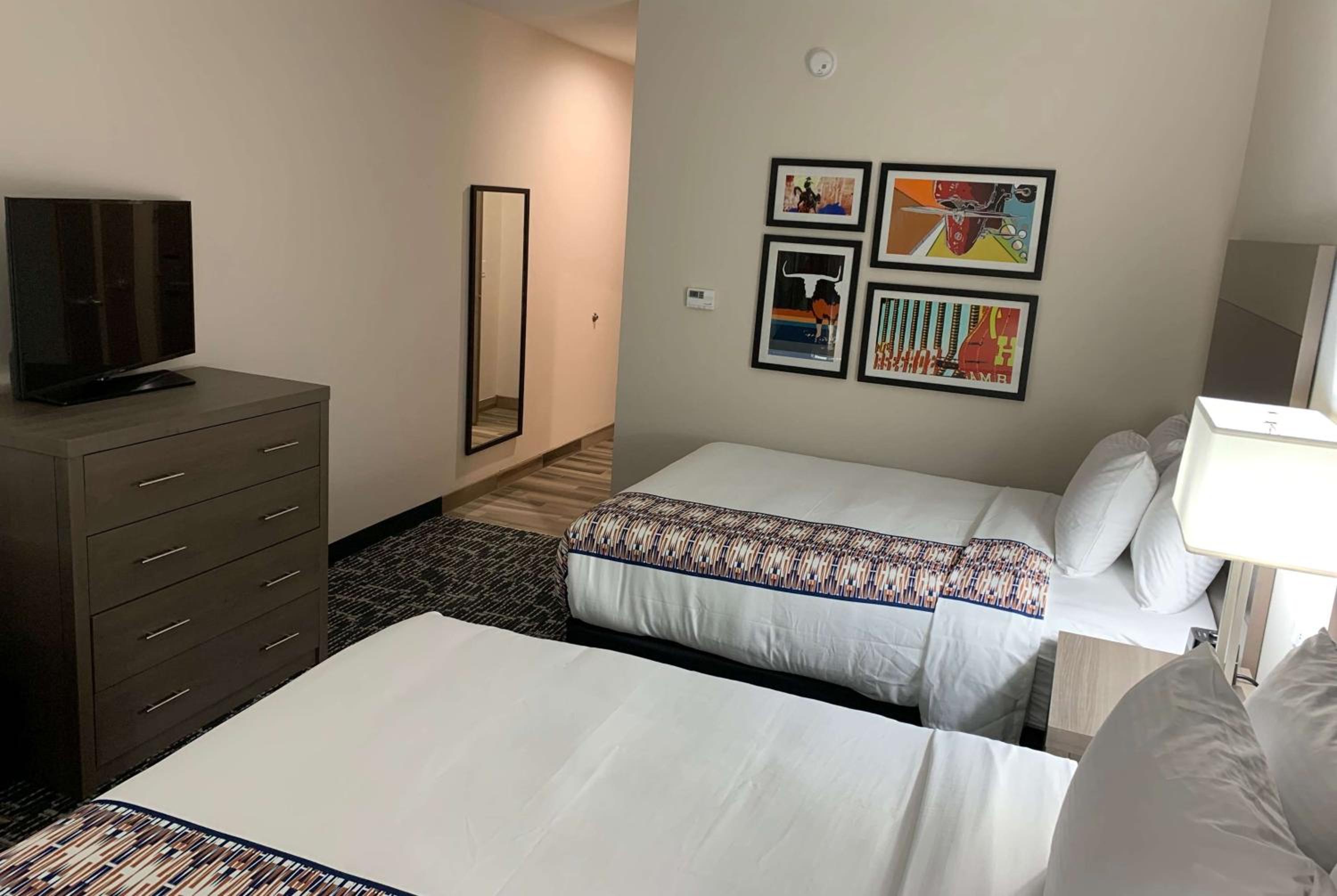 Queen Room with Two Queen Beds - Non-Smoking photo 1