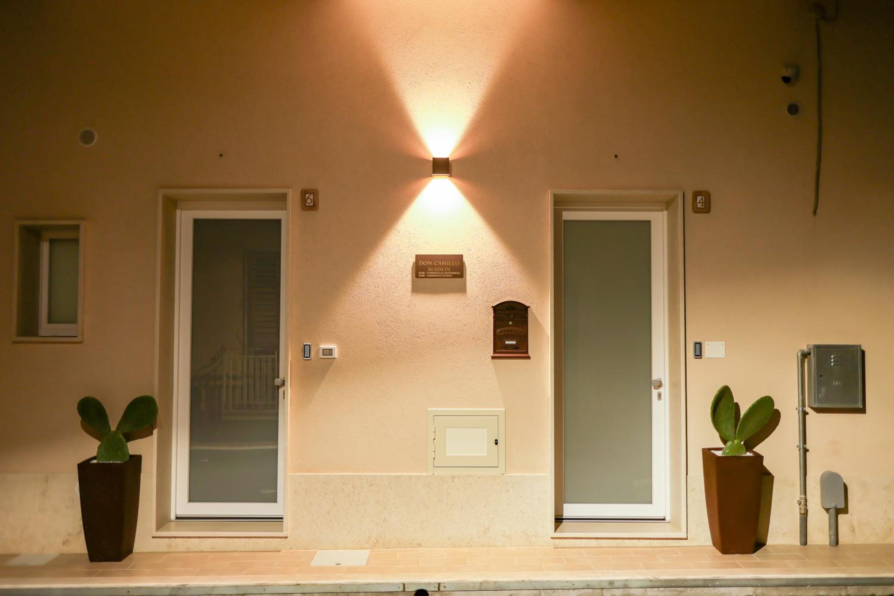 One-Bedroom House photo 1