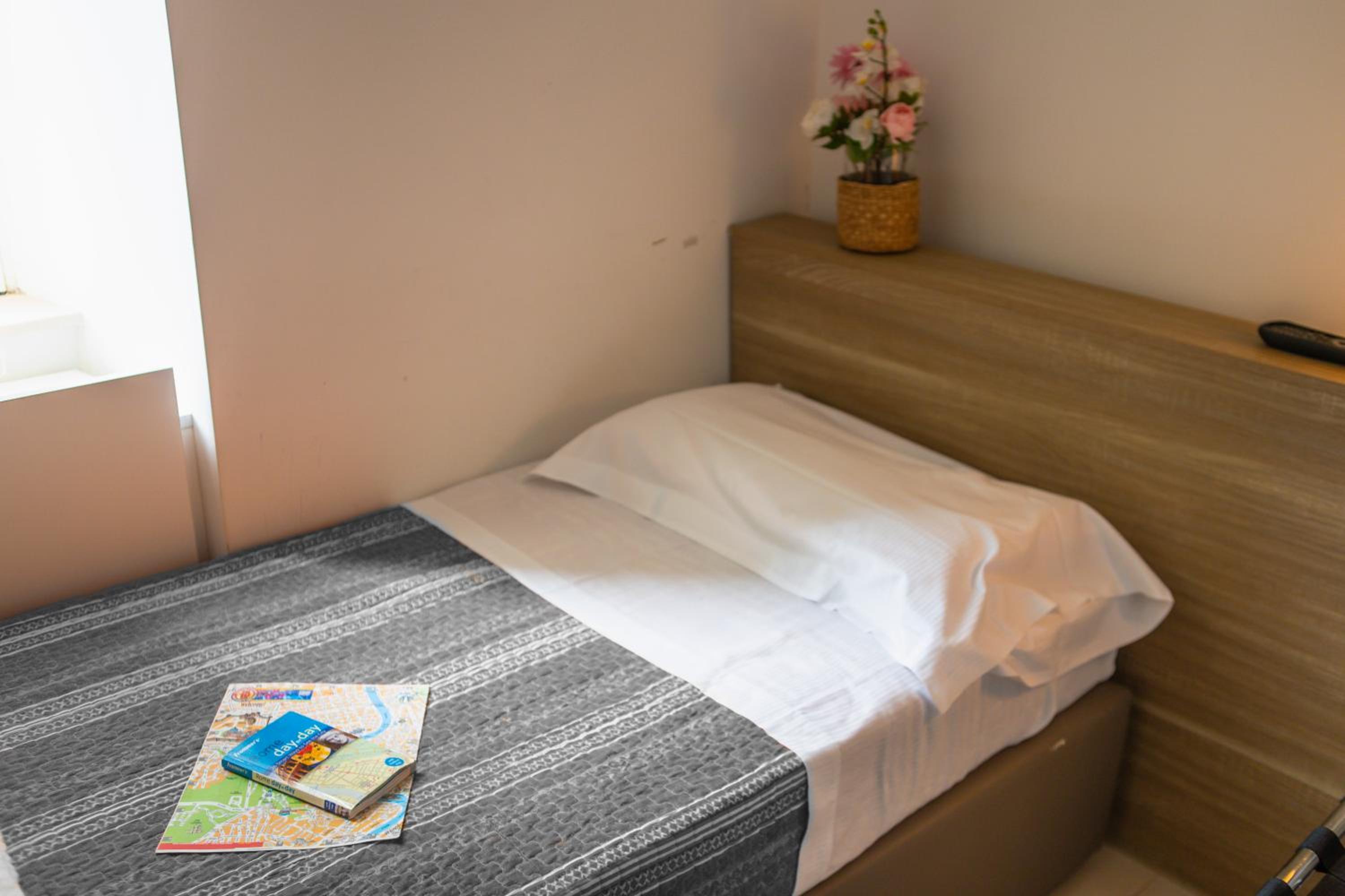 Single Room photo 3