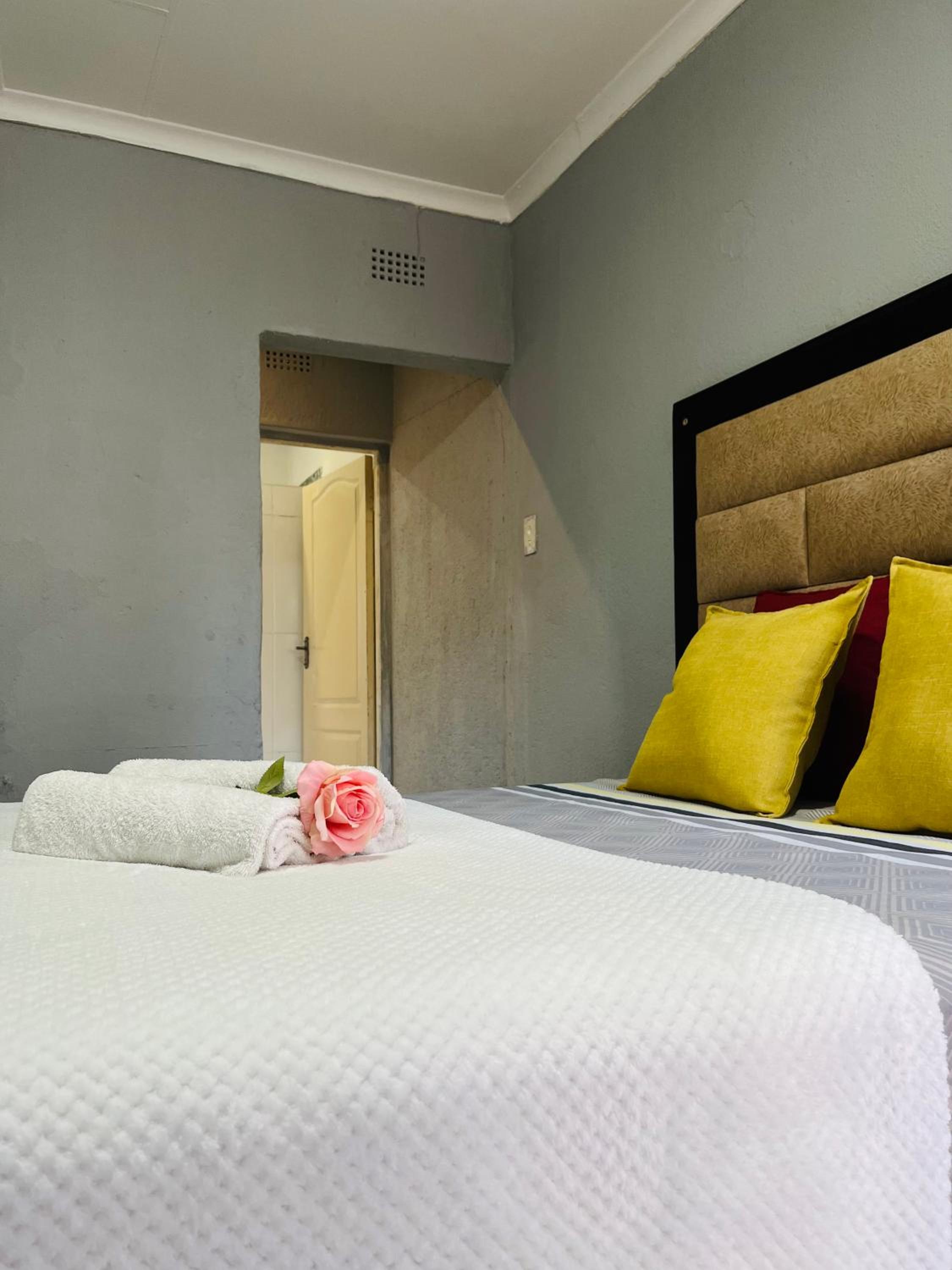 Double Room with Pool View photo 2