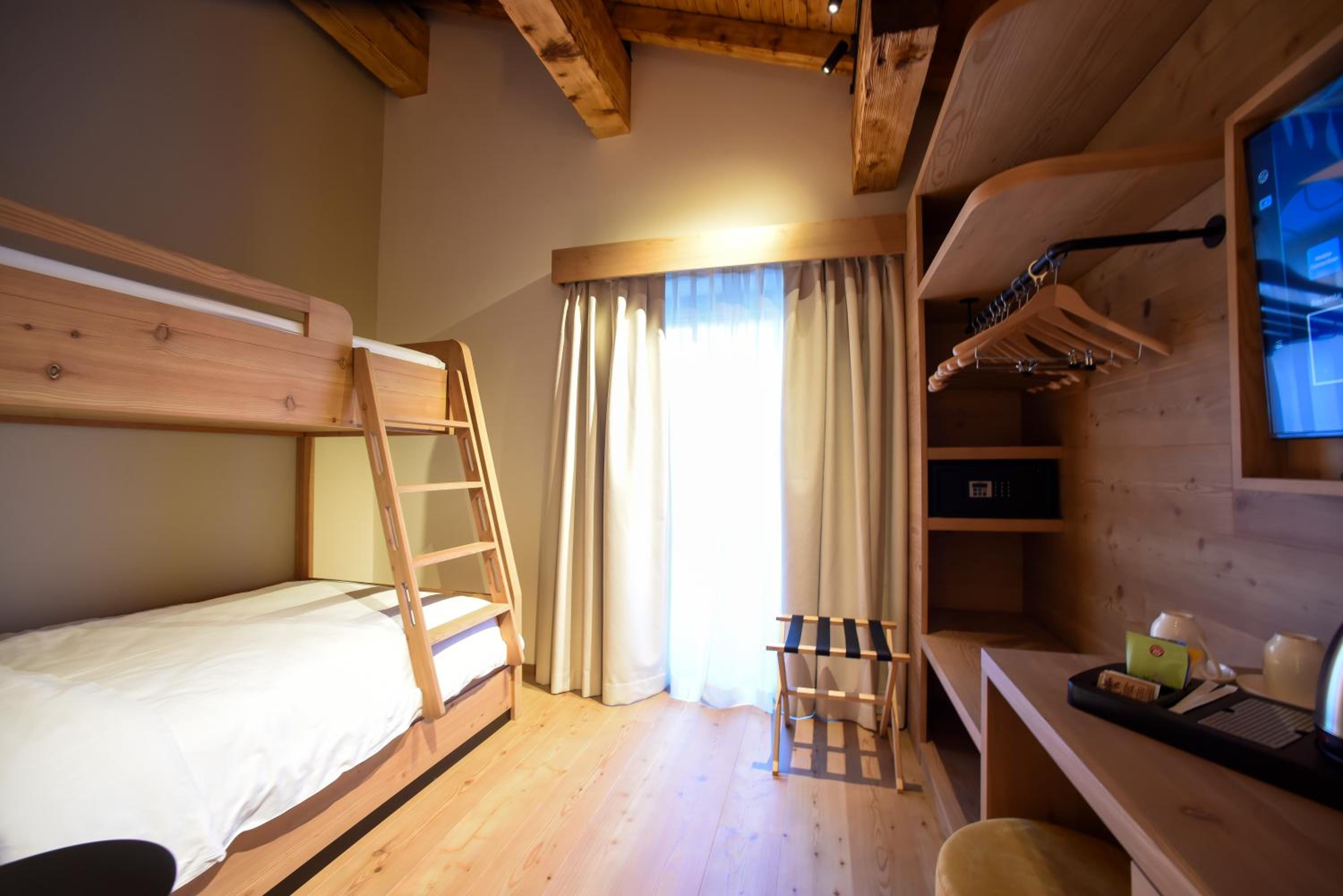Twin Room - Disability Access photo 2