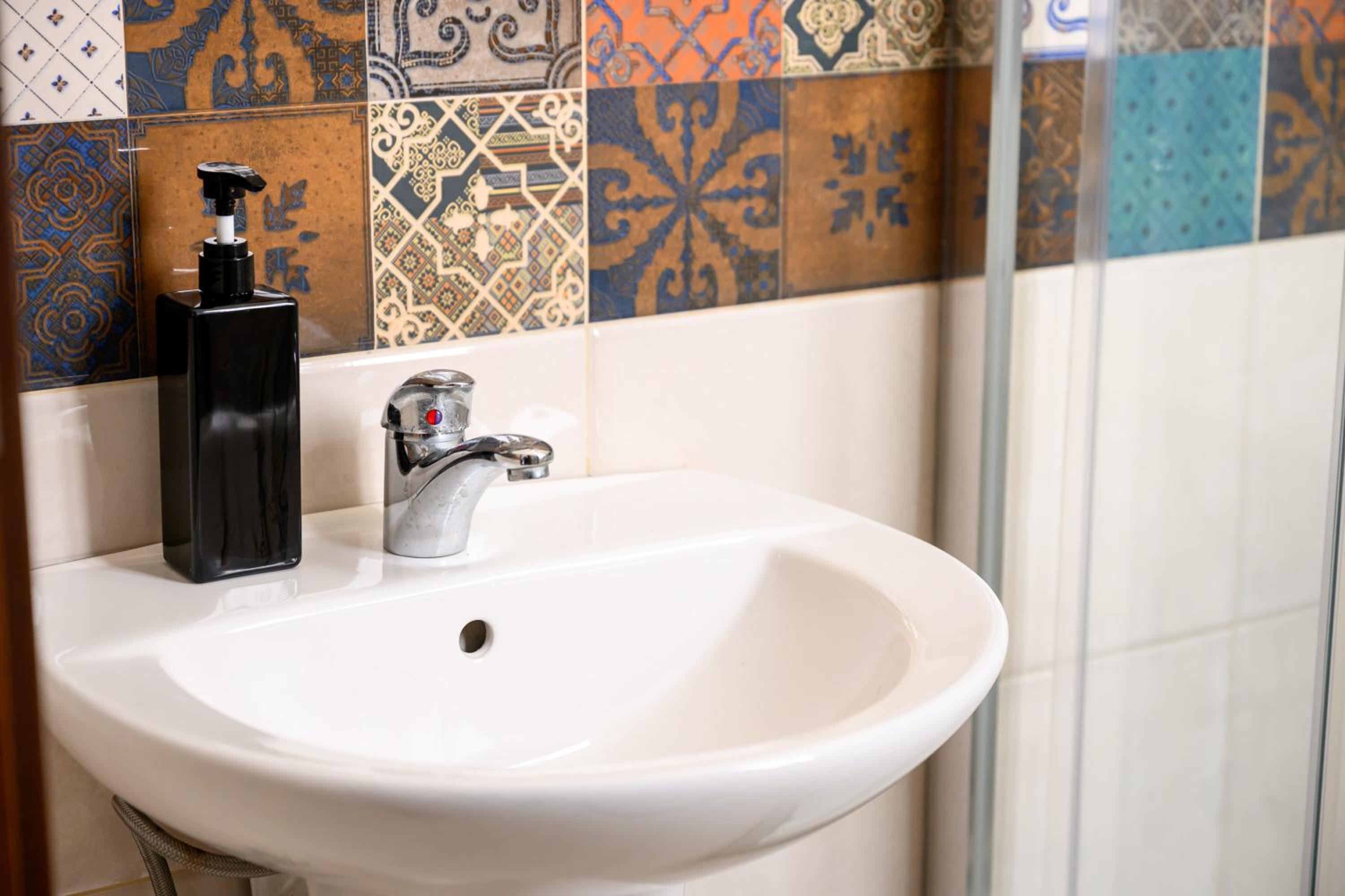 Double Room with Private Bathroom - Photo 1