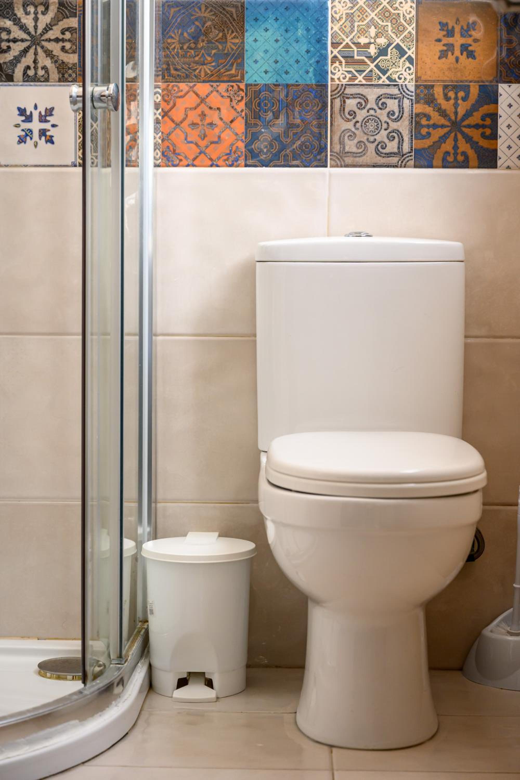 Double Room with Private Bathroom - Photo 6