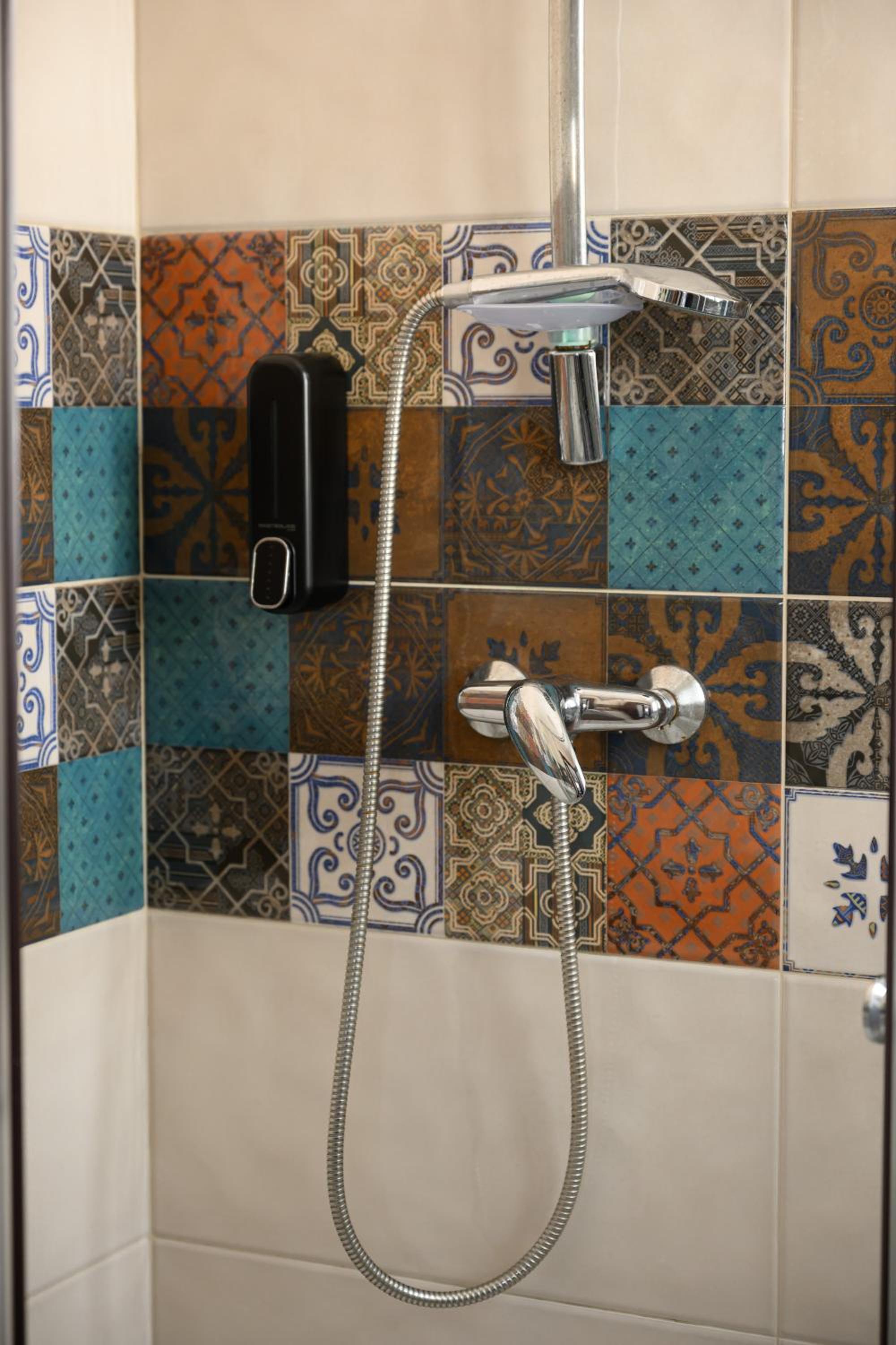 Double Room with Private Bathroom - Photo 16