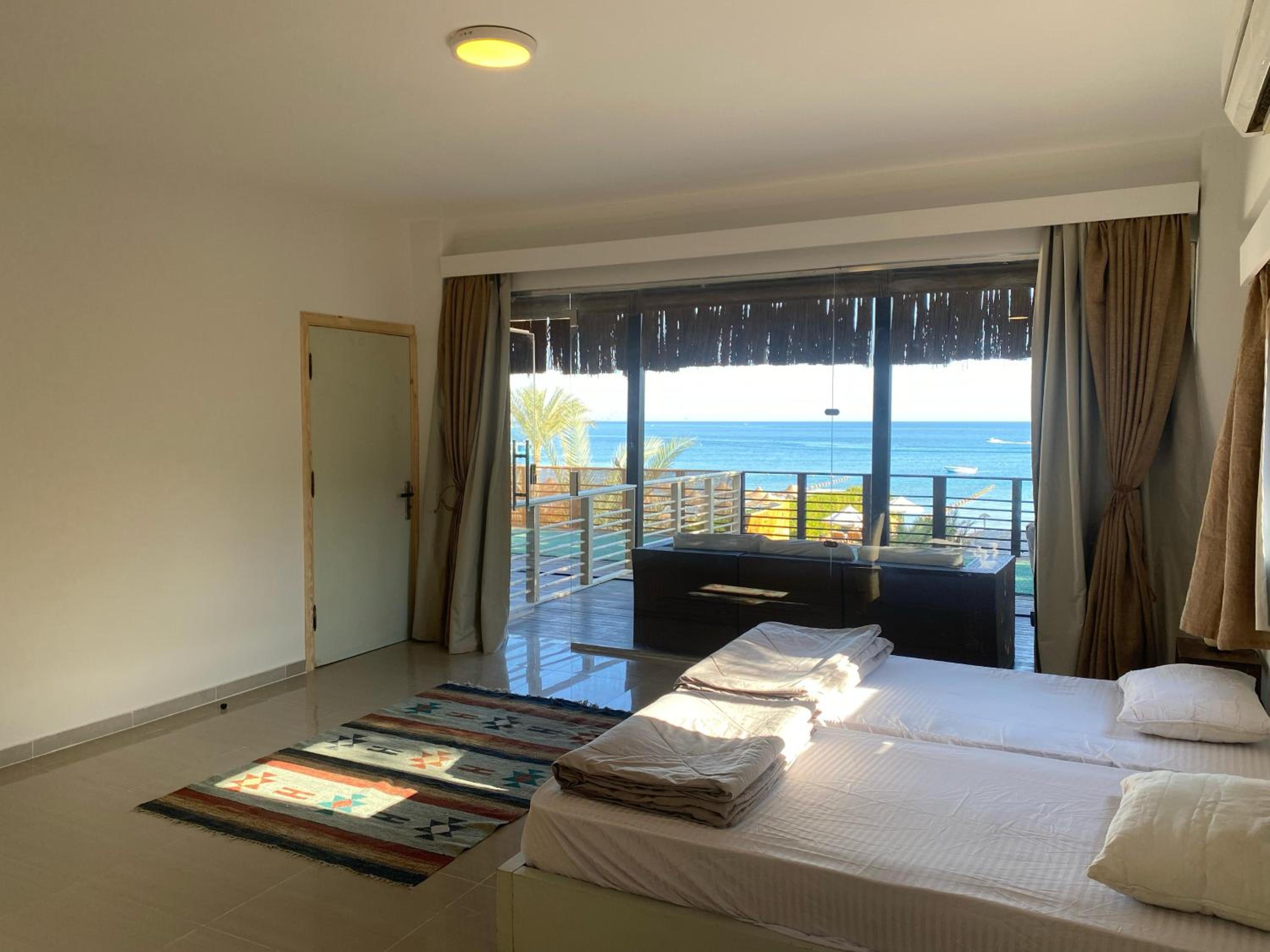Deluxe Double Room with Sea View photo 3