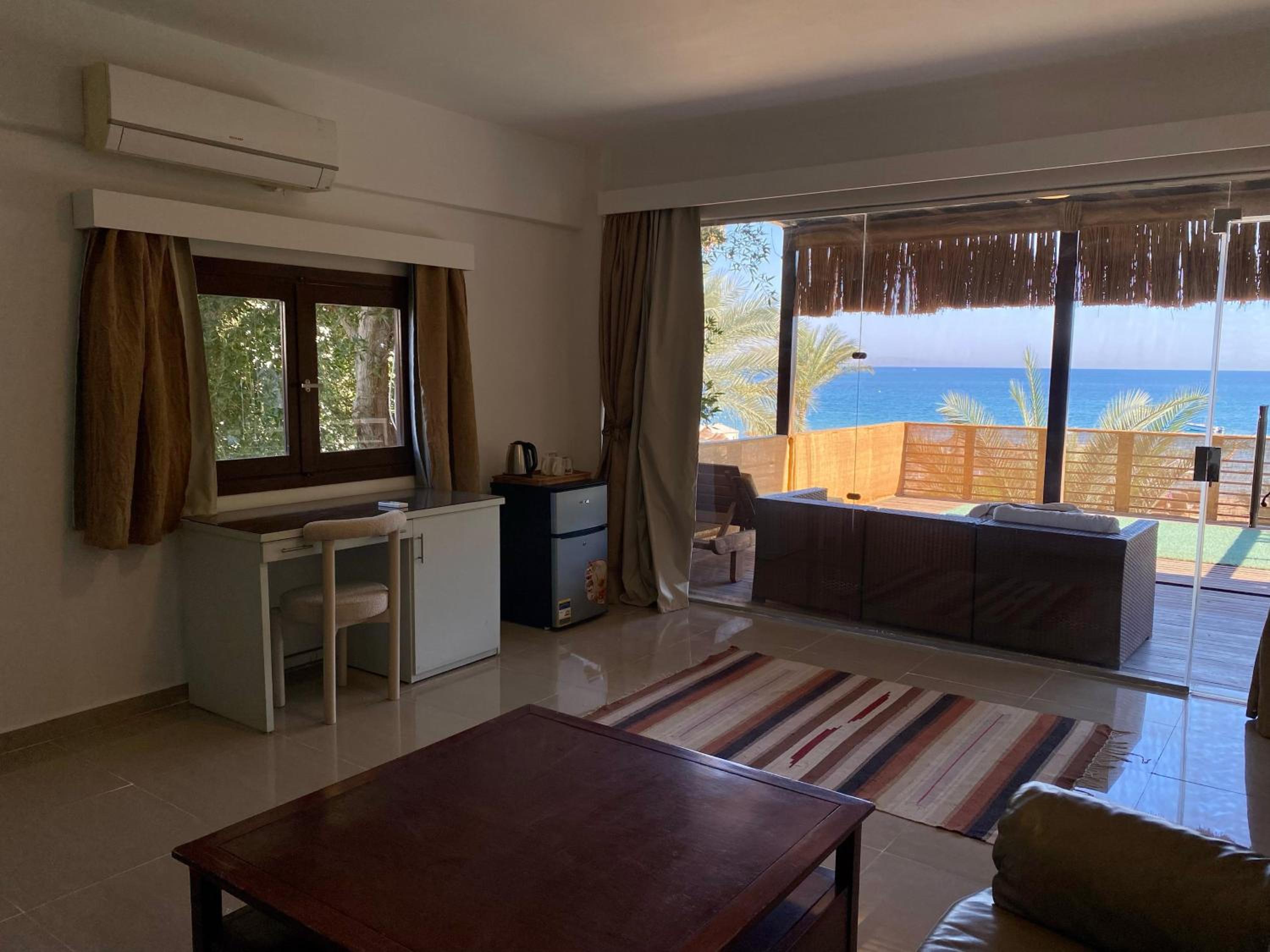 Deluxe Double Room with Sea View - Photo 7