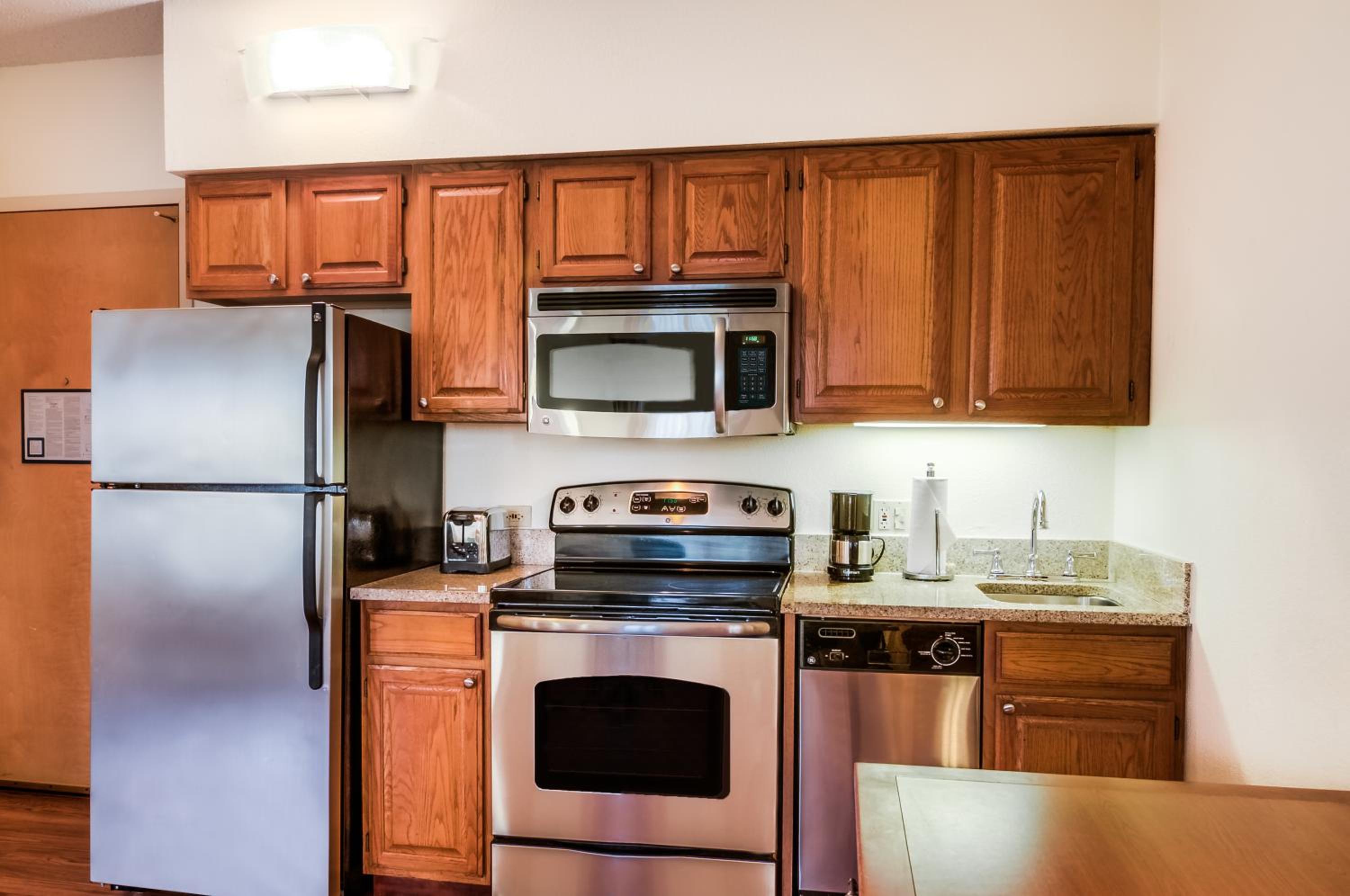 Two-Bedroom Queen Suite - Photo 7