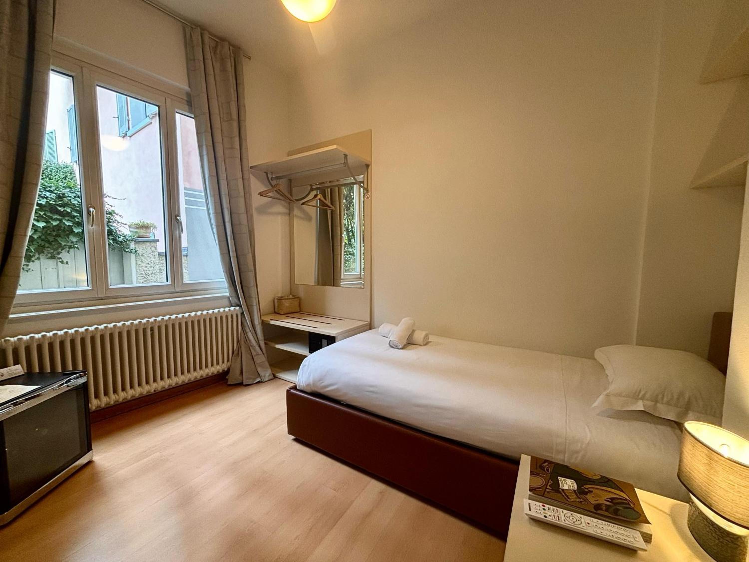Single Room with Mountain View