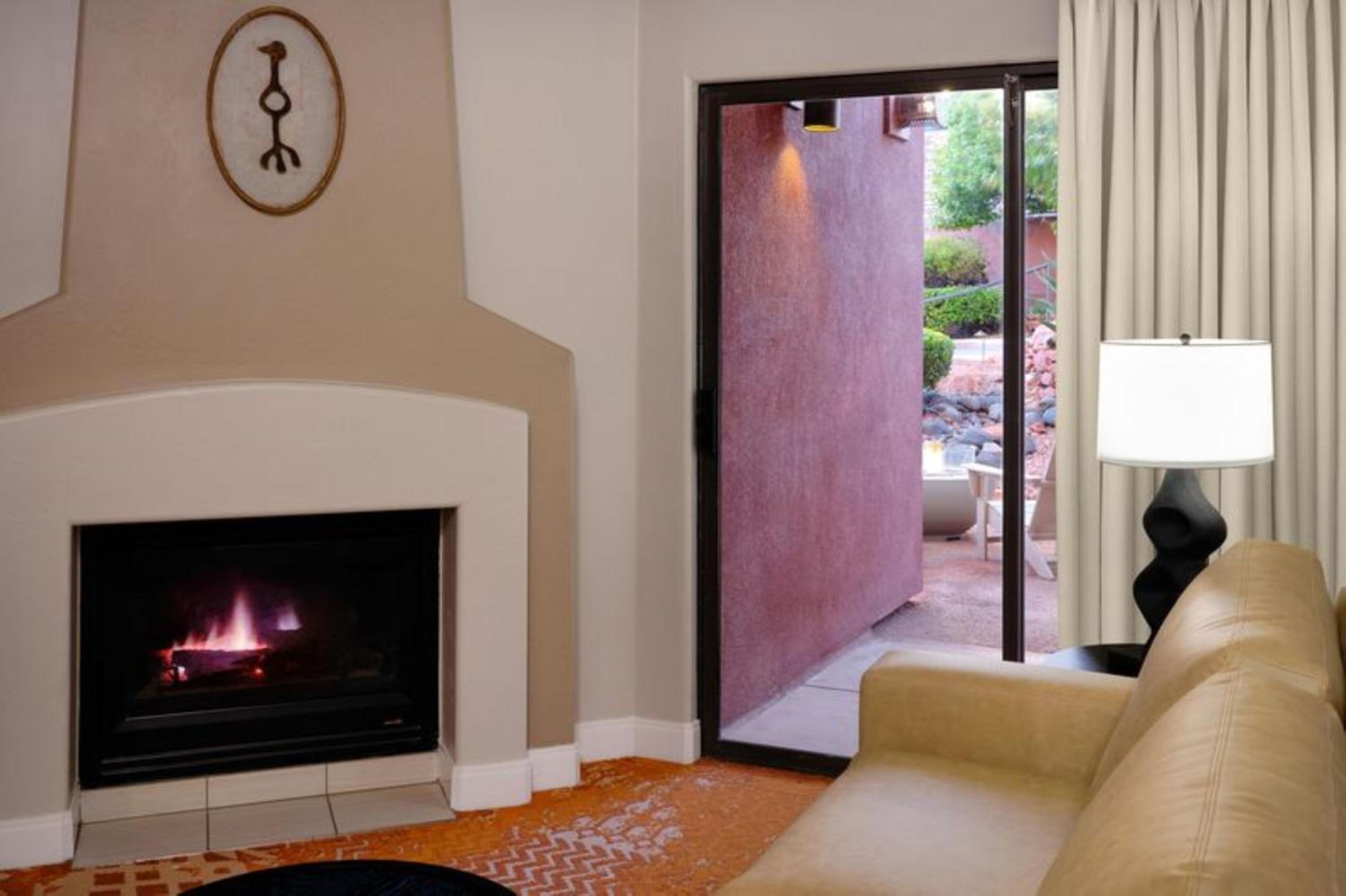 King Suite With Balcony- Mountain View - Photo 3
