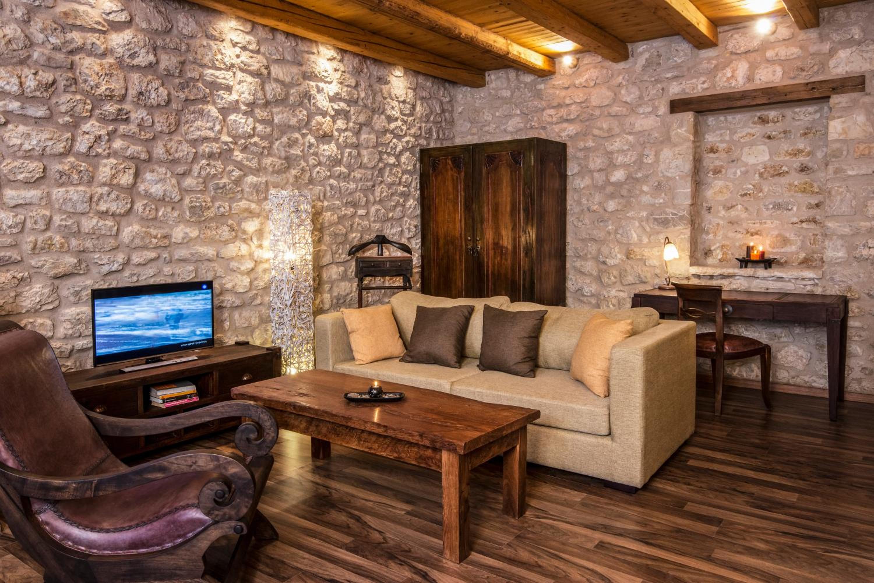 Deluxe Suite with Spa Bath photo 3
