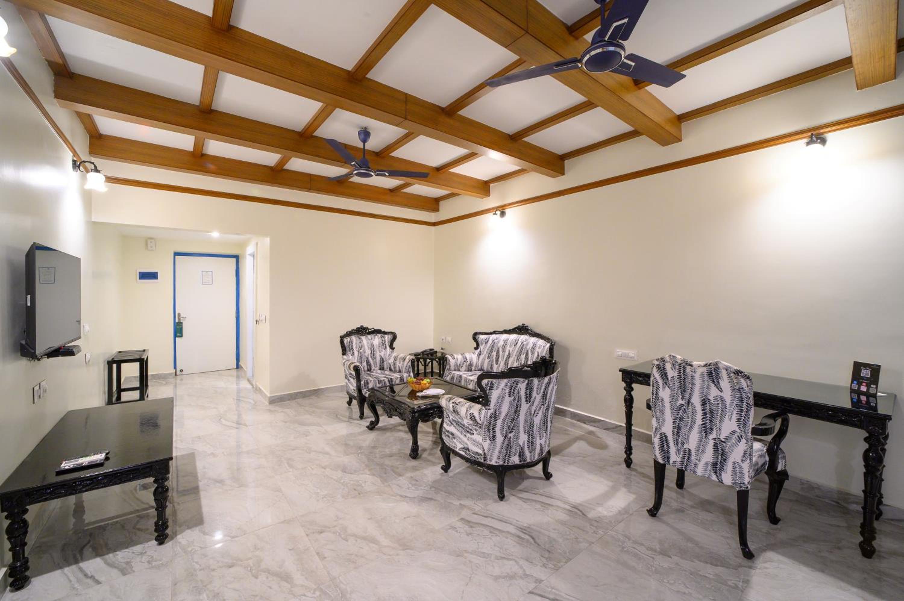 Suite - Photo 6