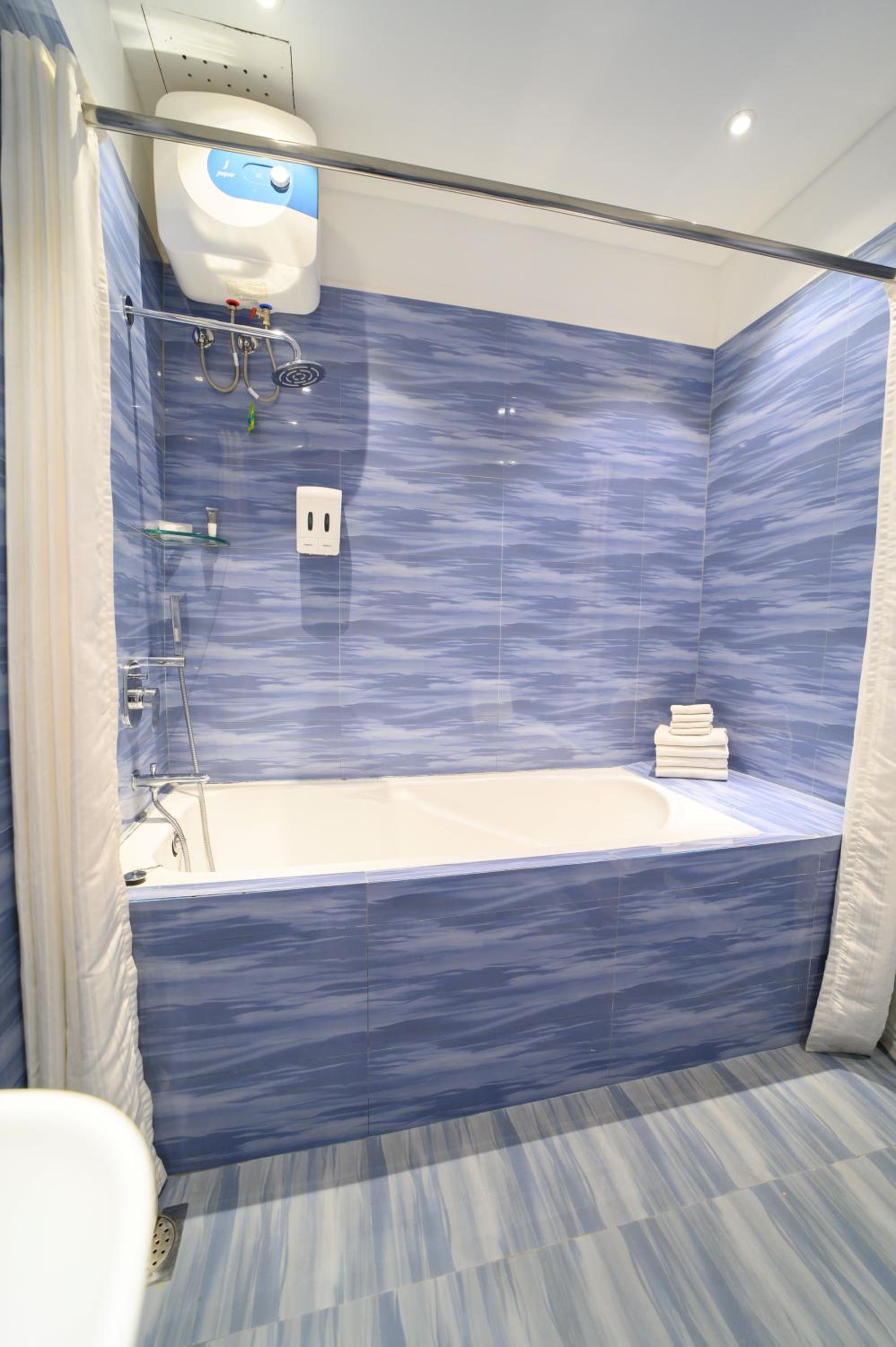 Suite - Photo 7