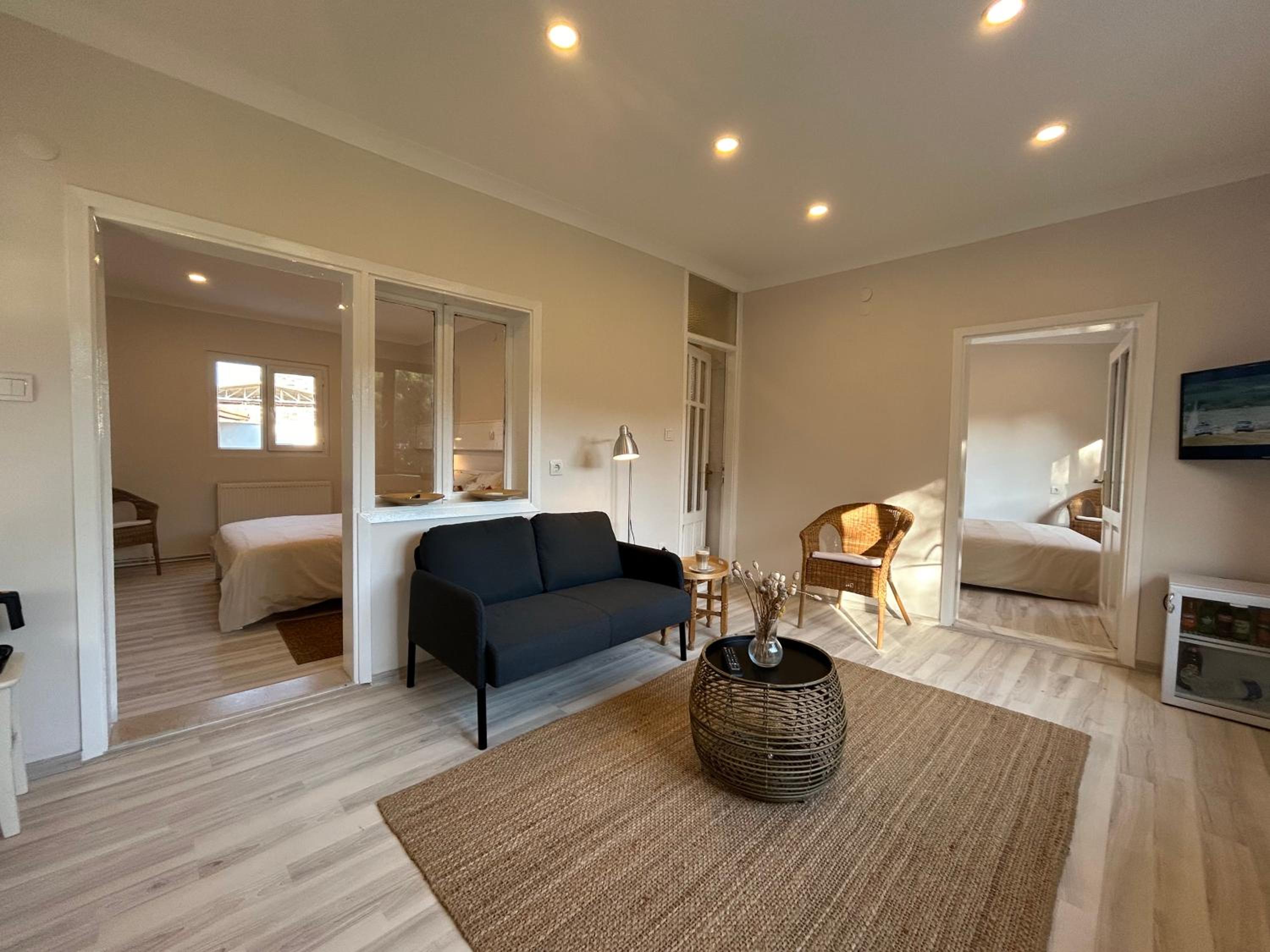 Deluxe Queen Suite