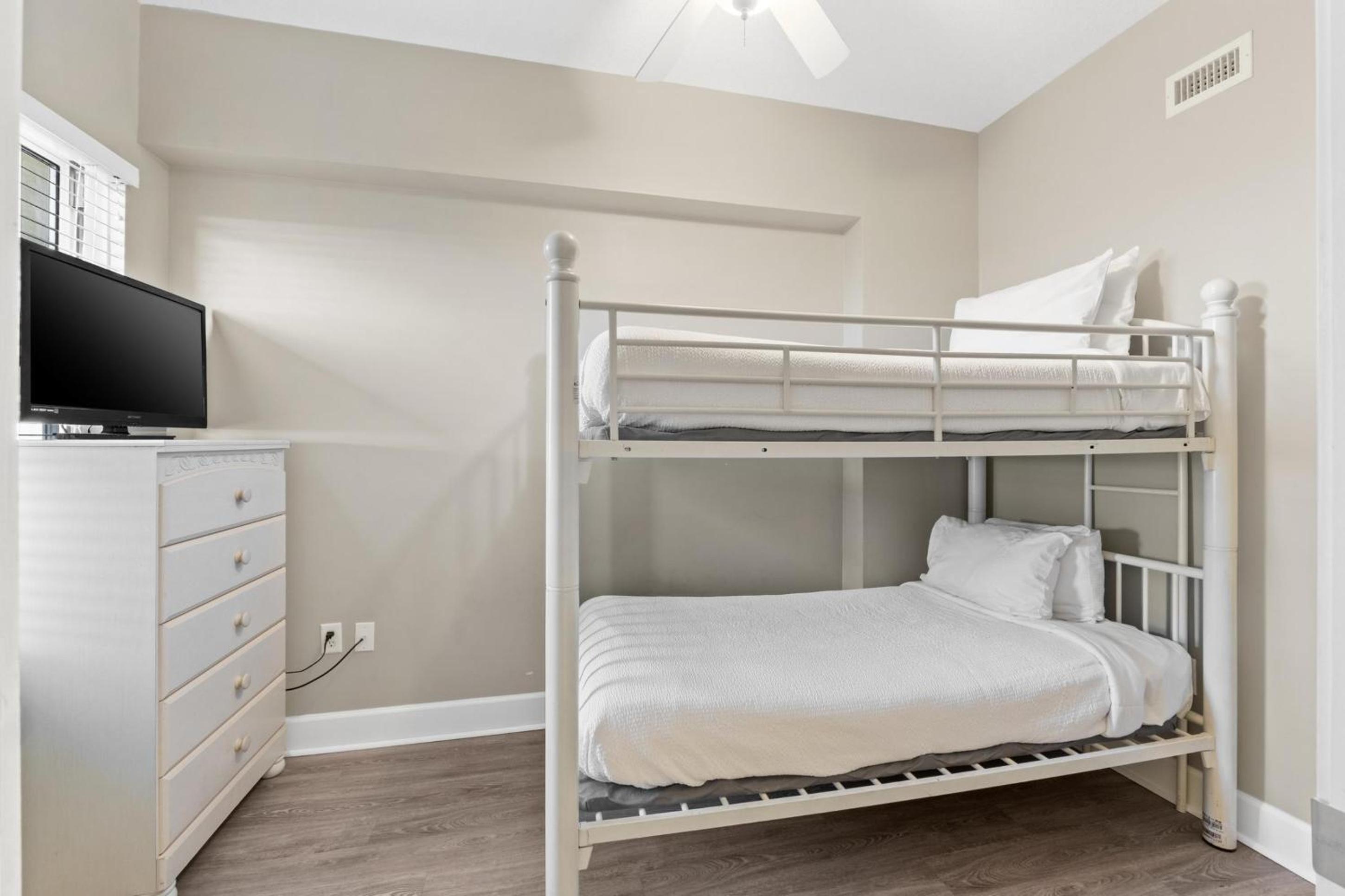 Three-Bedroom Apartment with Ocean View photo 2