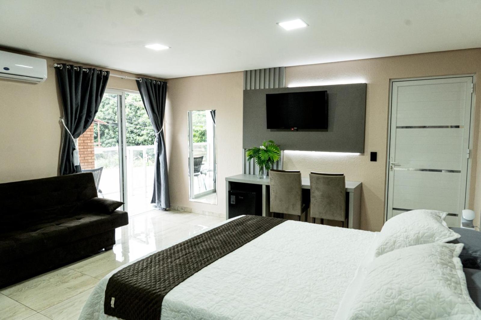 Family Room with Balcony photo 3