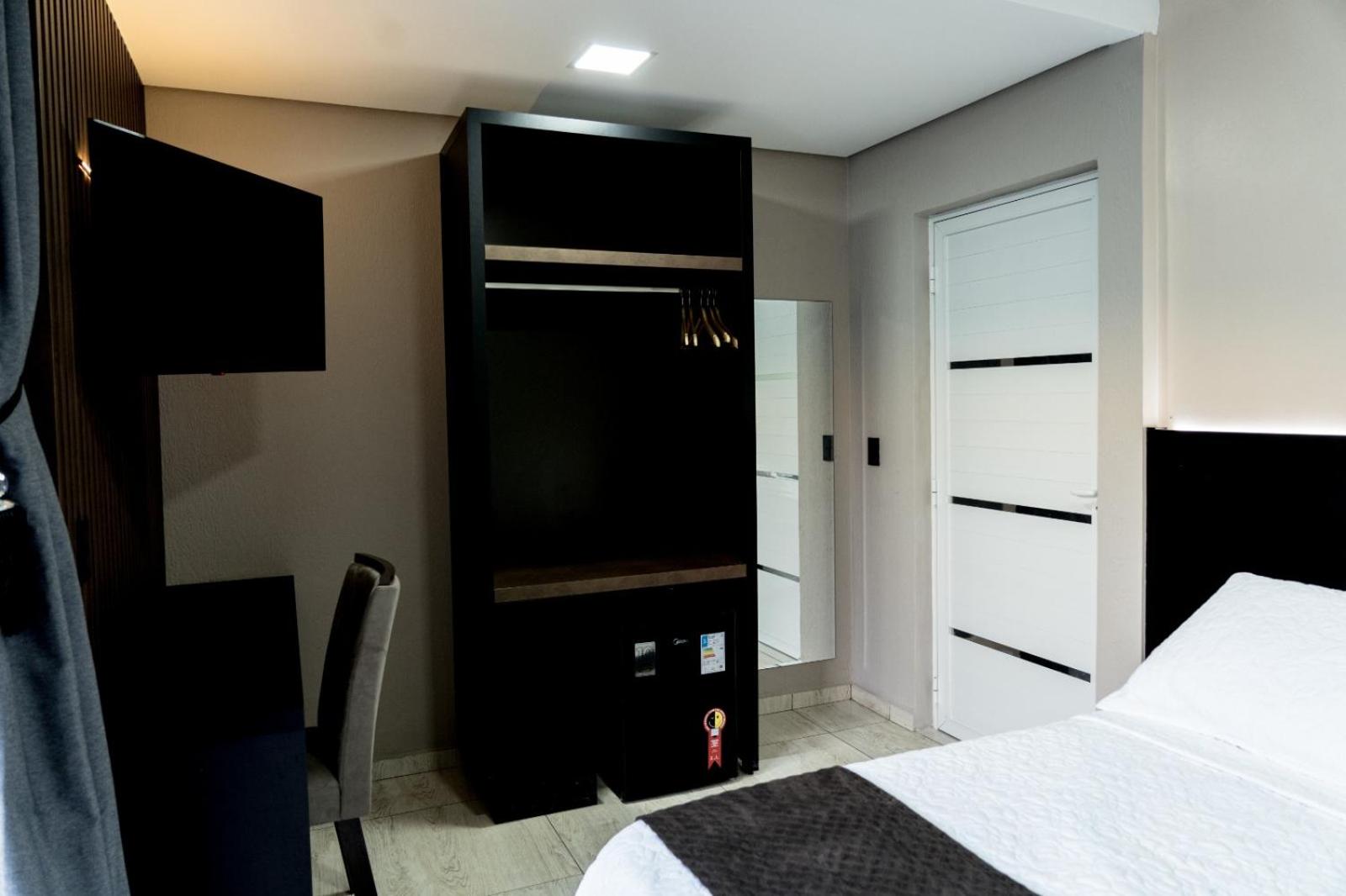 Deluxe Double Room with Balcony photo 3