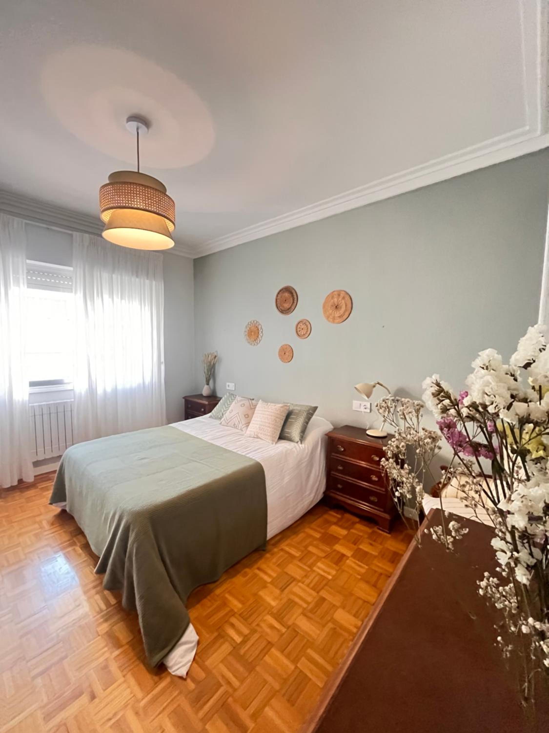 Four-Bedroom Apartment with Balcony  photo 3