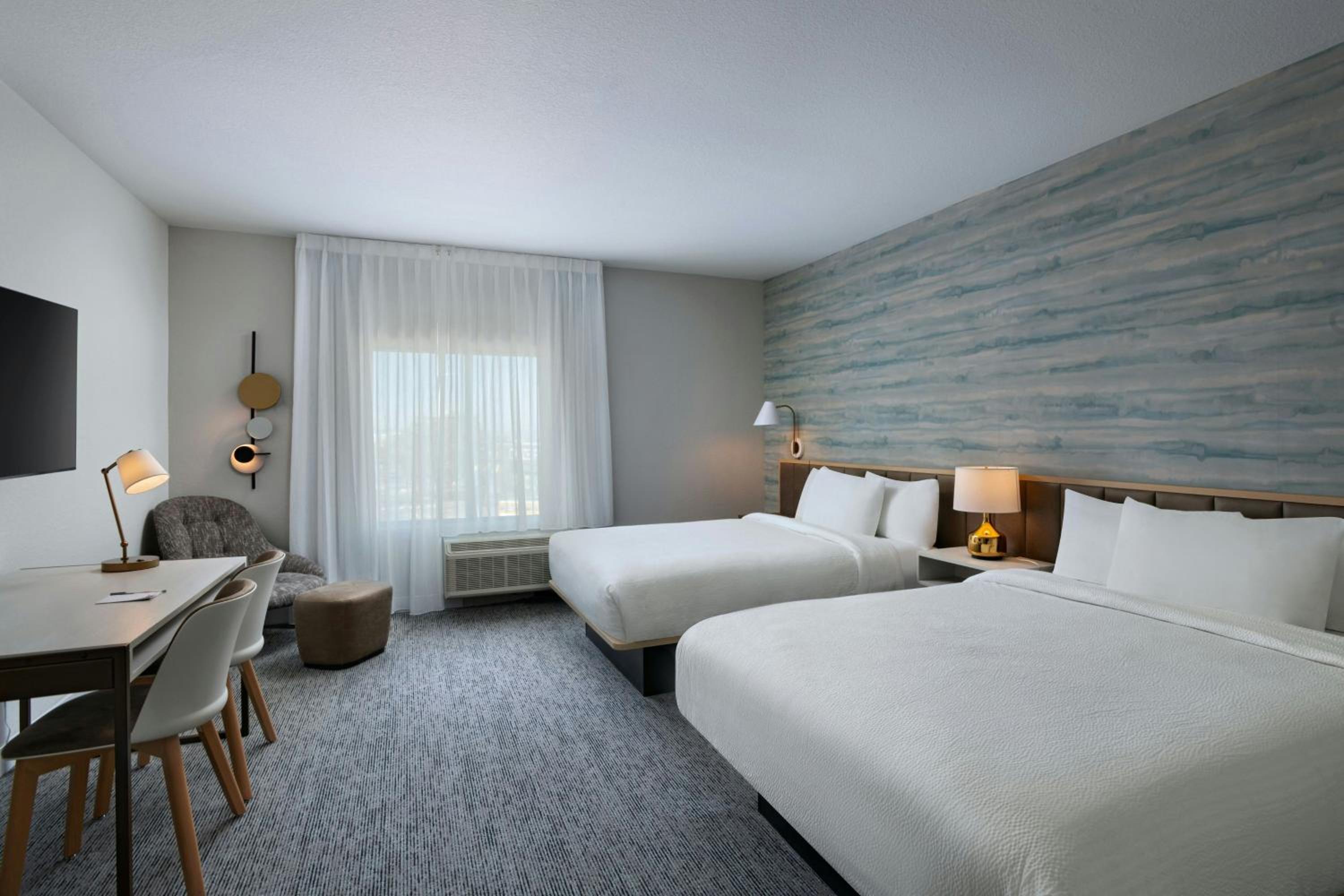 Studio Queen Room with City View - Hearing Accessible photo 2
