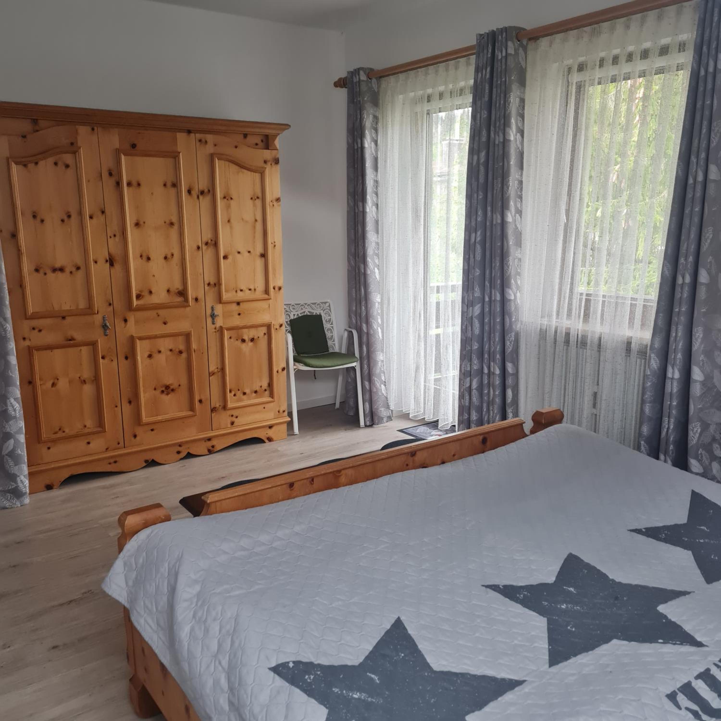 One-Bedroom Apartment with Balcony and Mountain View   photo 2