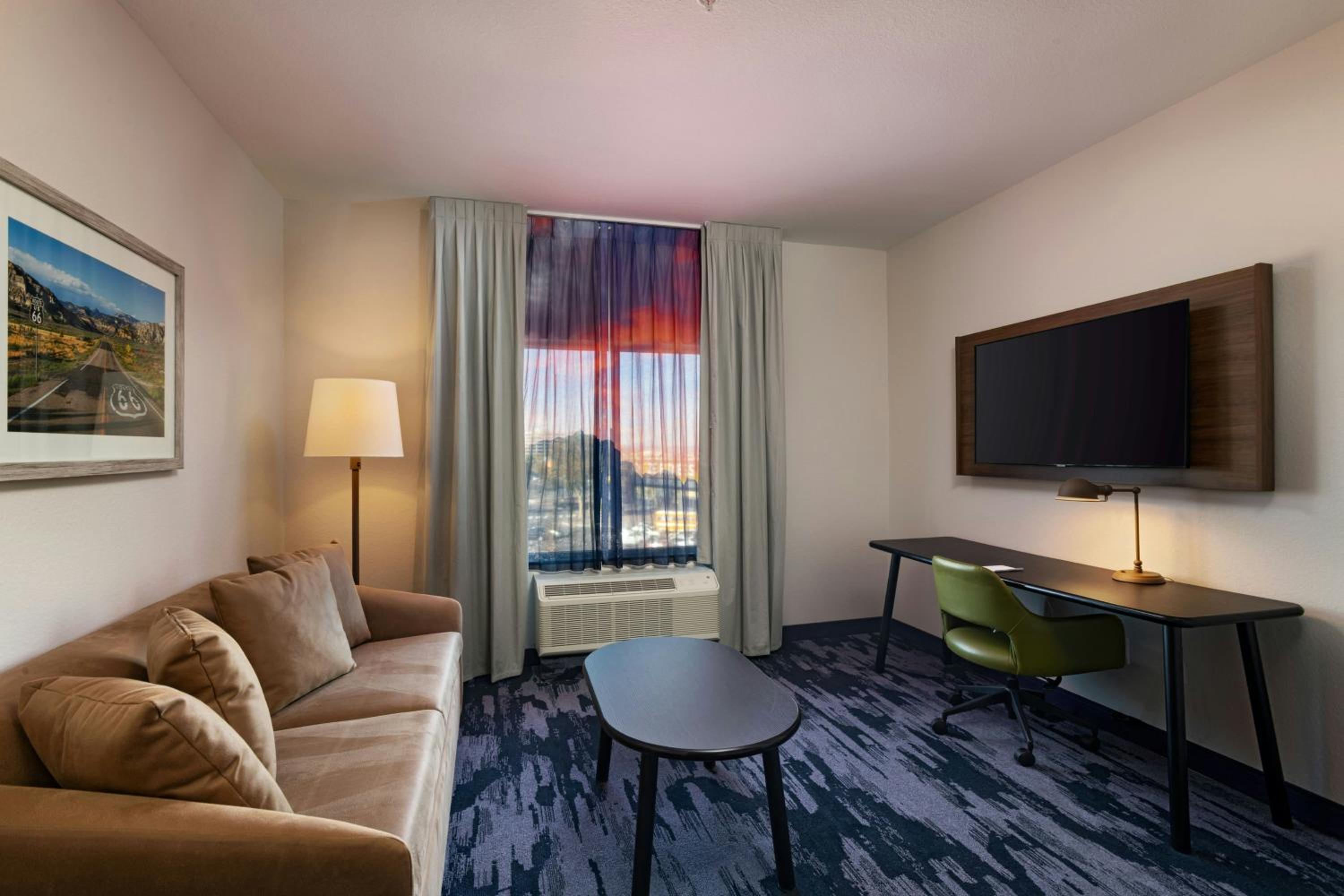 Standard King Suite with Sofa Bed and City View photo 2