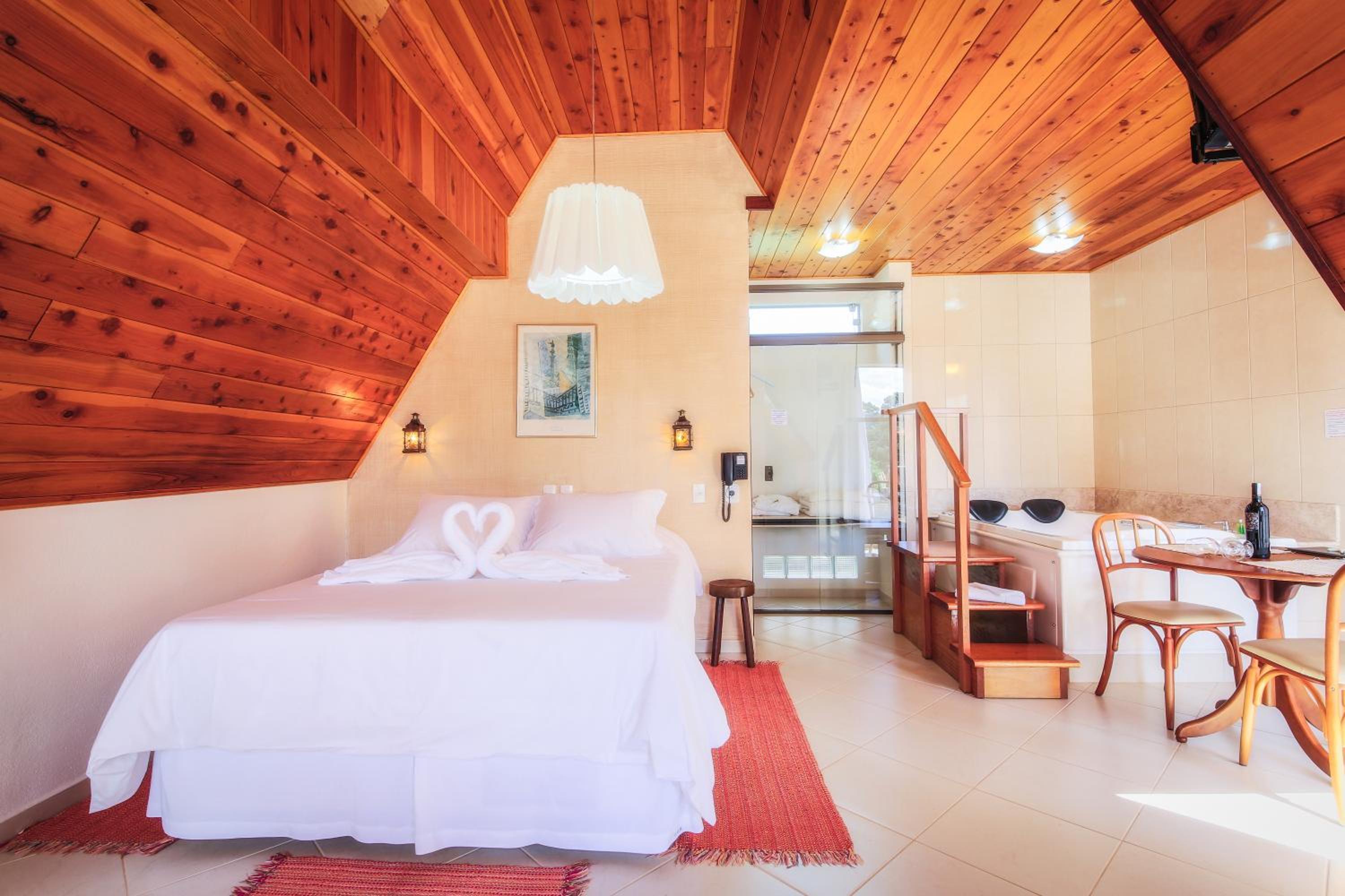 Chalet Master with Hot Tub and Cascade photo 1